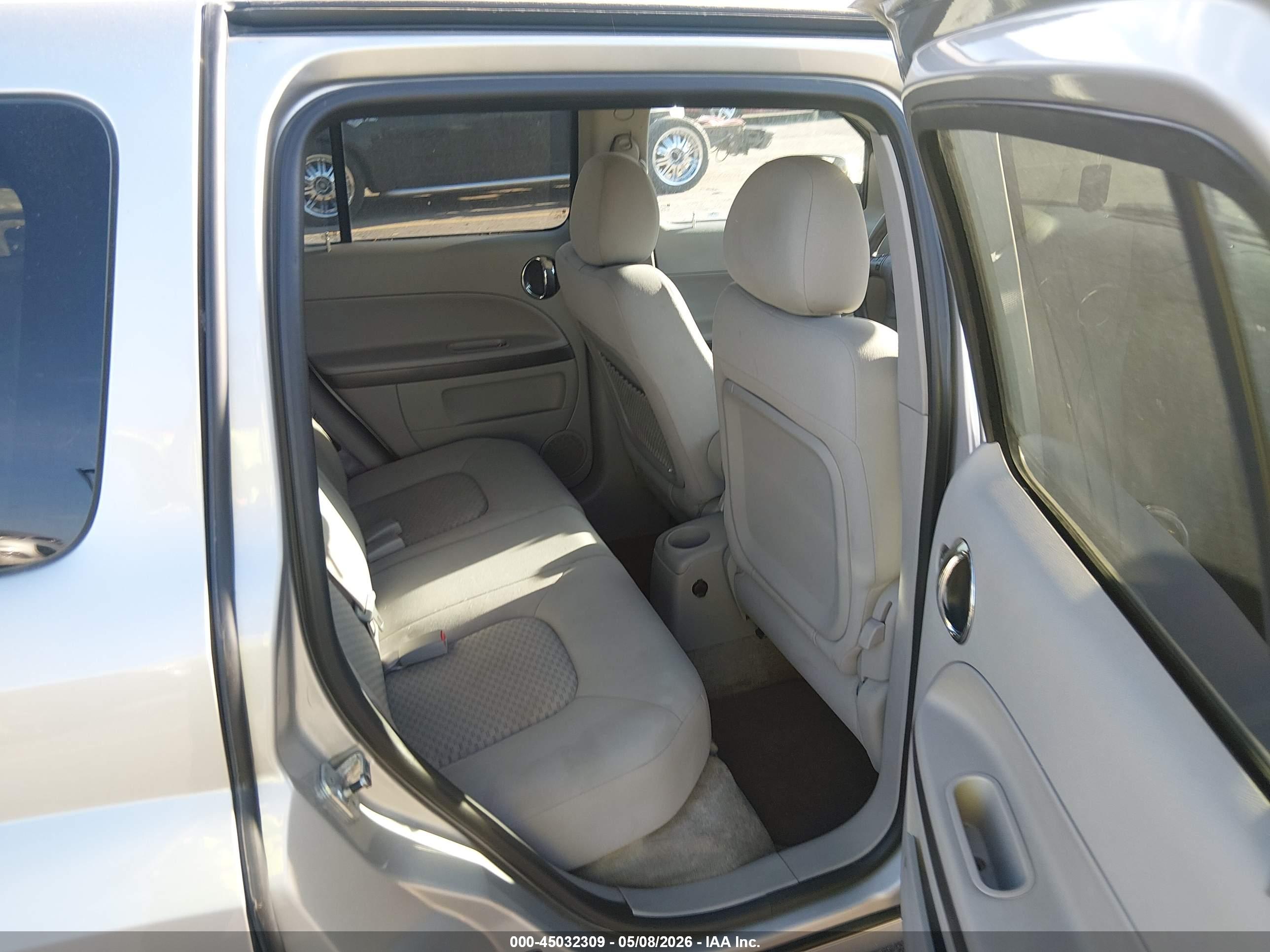 CHEVROLET HHR image 8