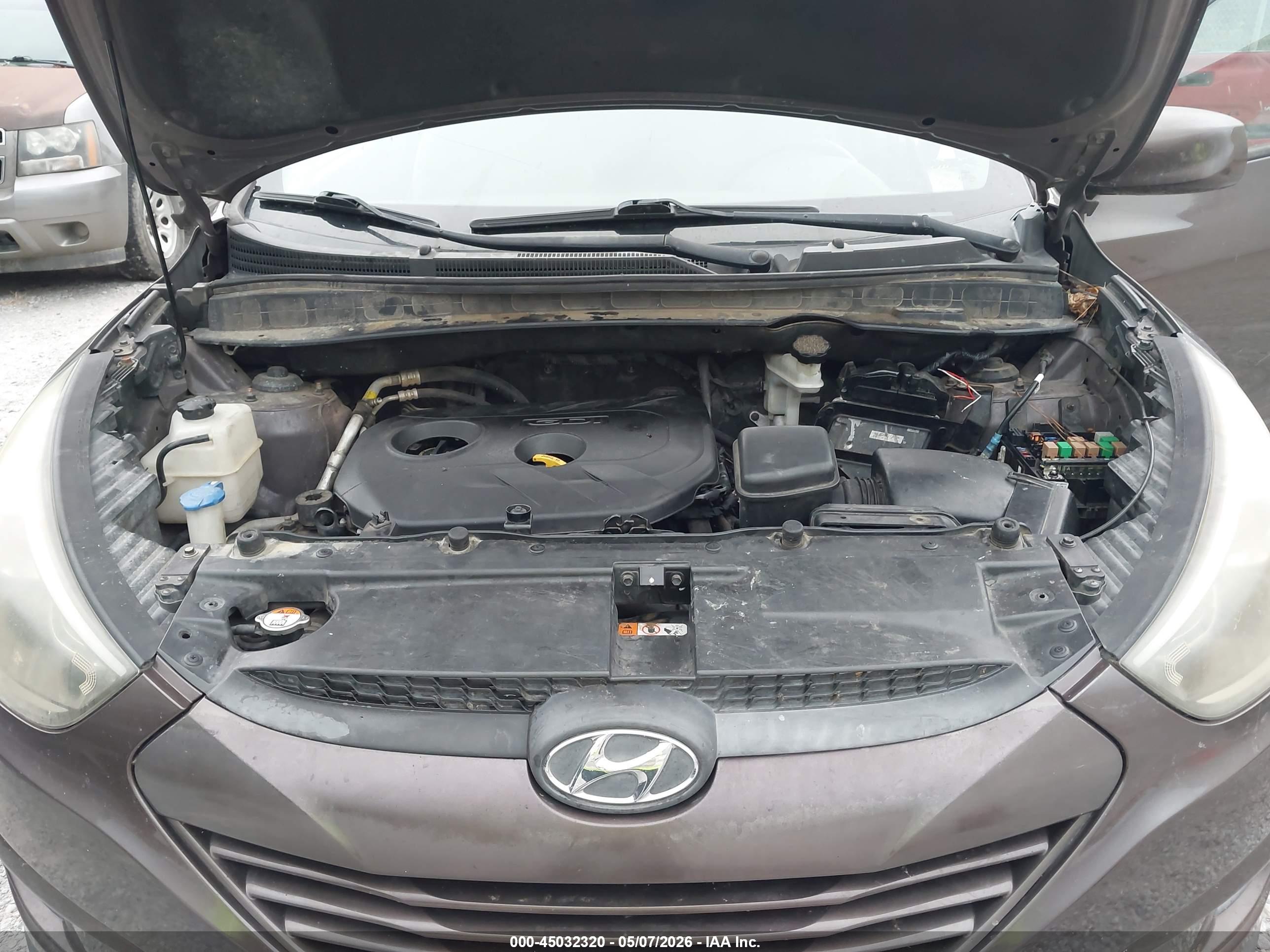 HYUNDAI TUCSON image 10