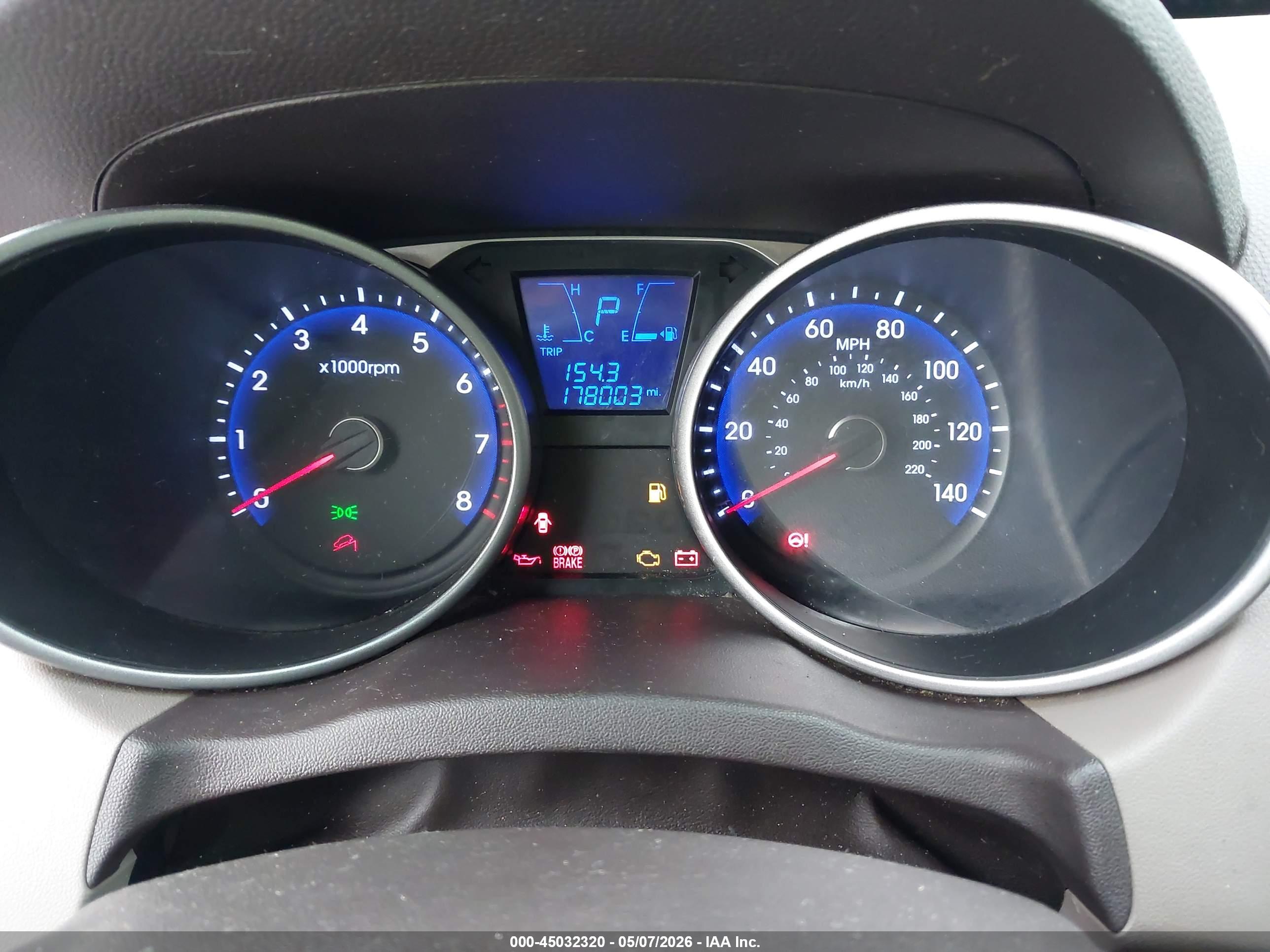 HYUNDAI TUCSON image 7