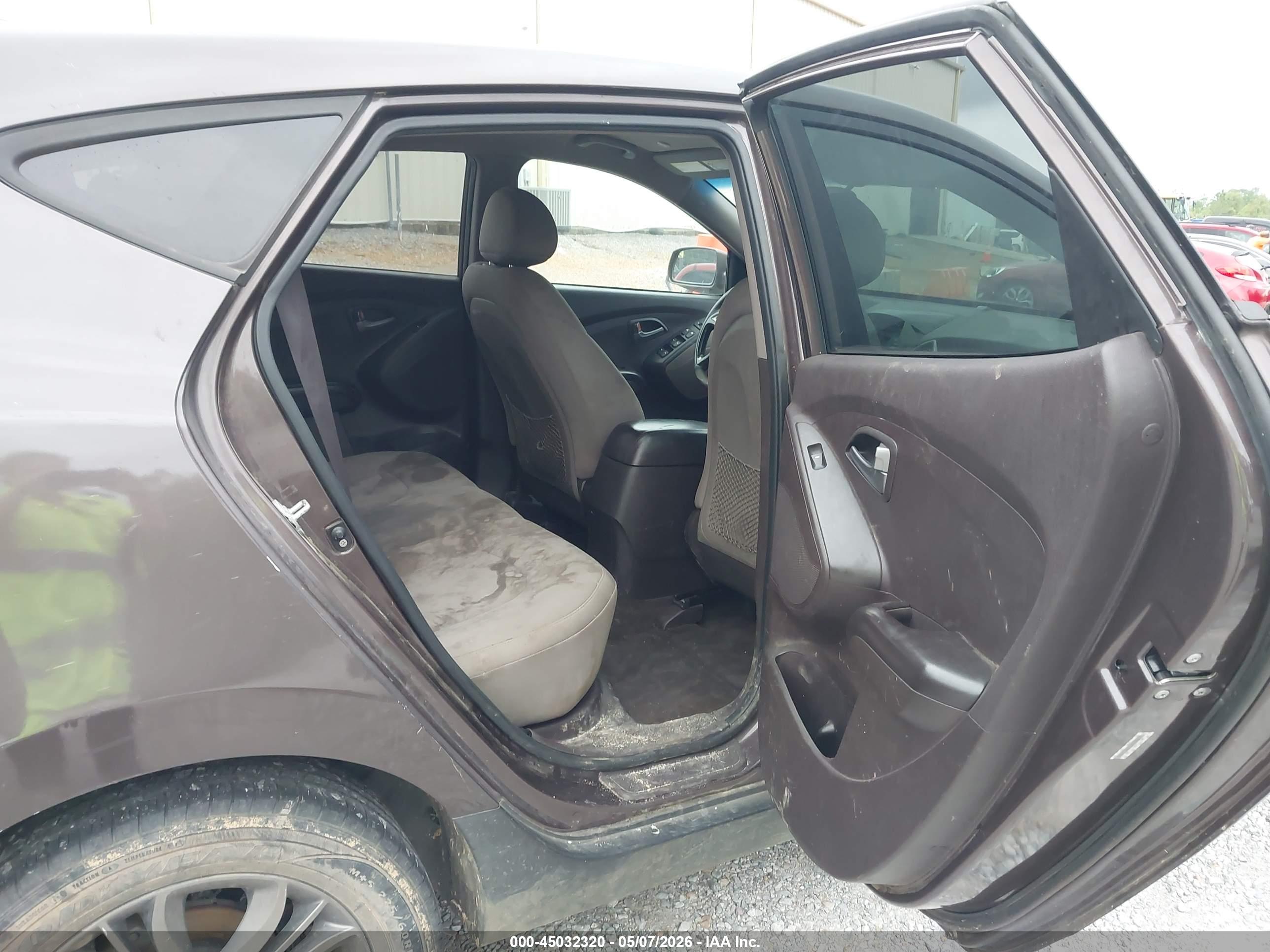 HYUNDAI TUCSON image 8