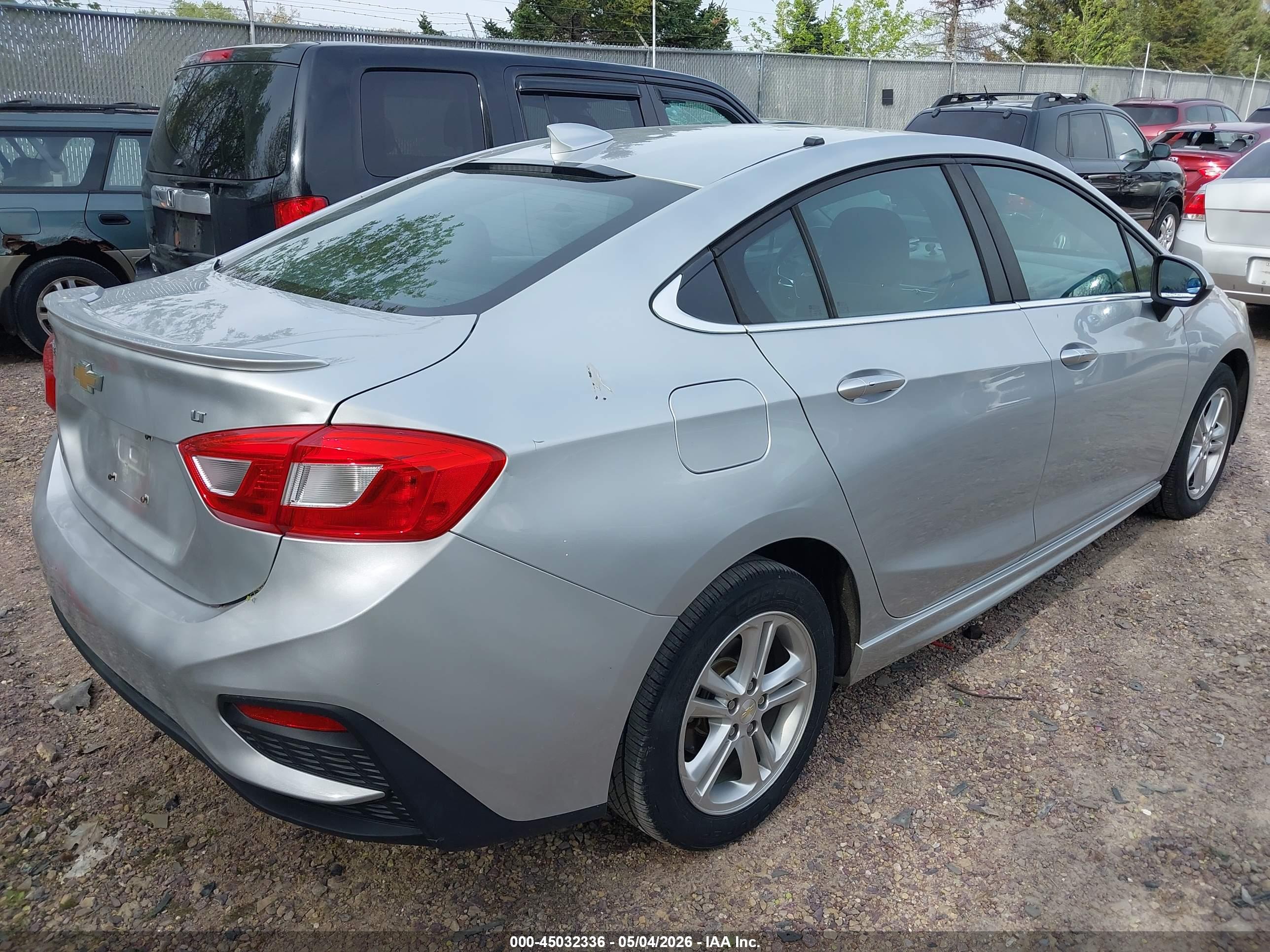 CHEVROLET CRUZE image 4