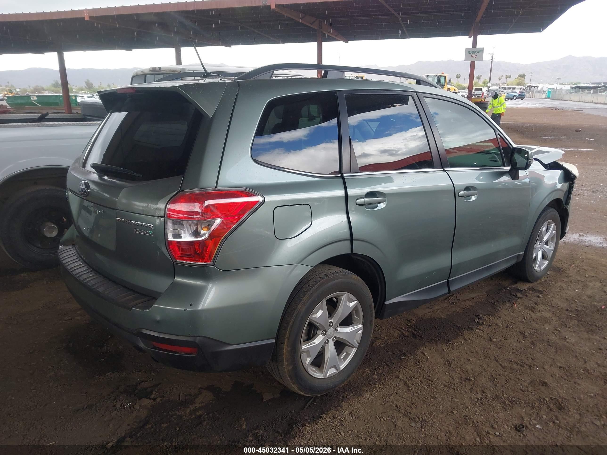 SUBARU FORESTER image 4