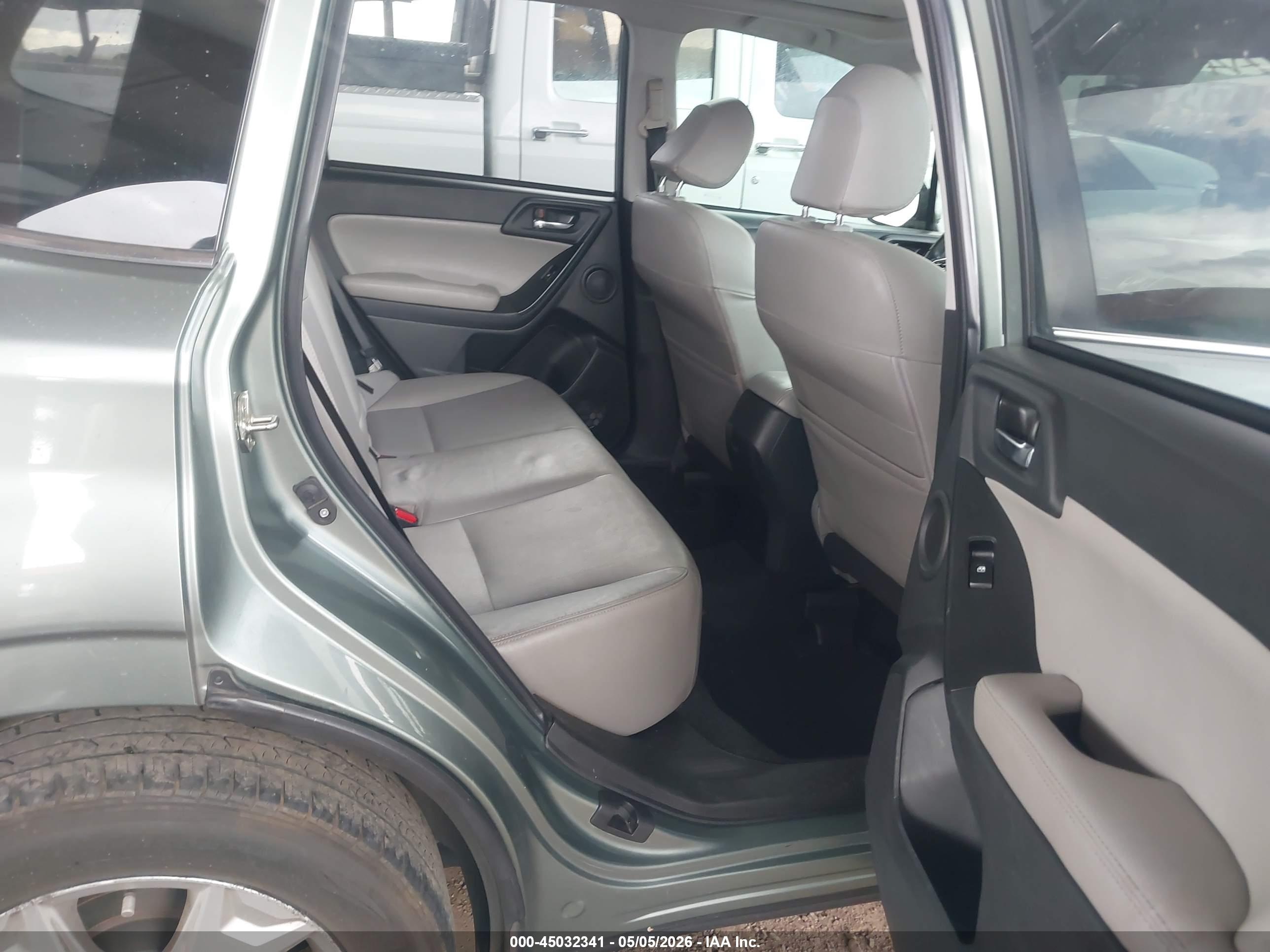 SUBARU FORESTER image 8