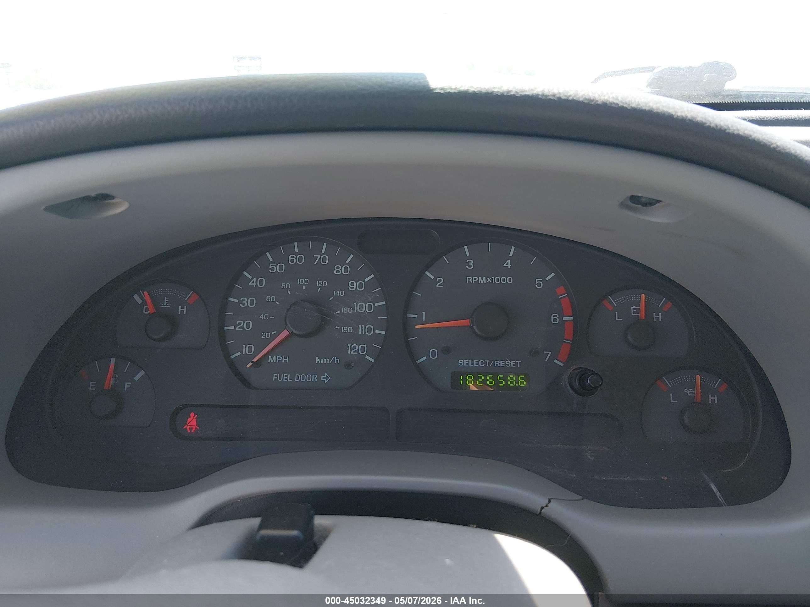 FORD MUSTANG image 7