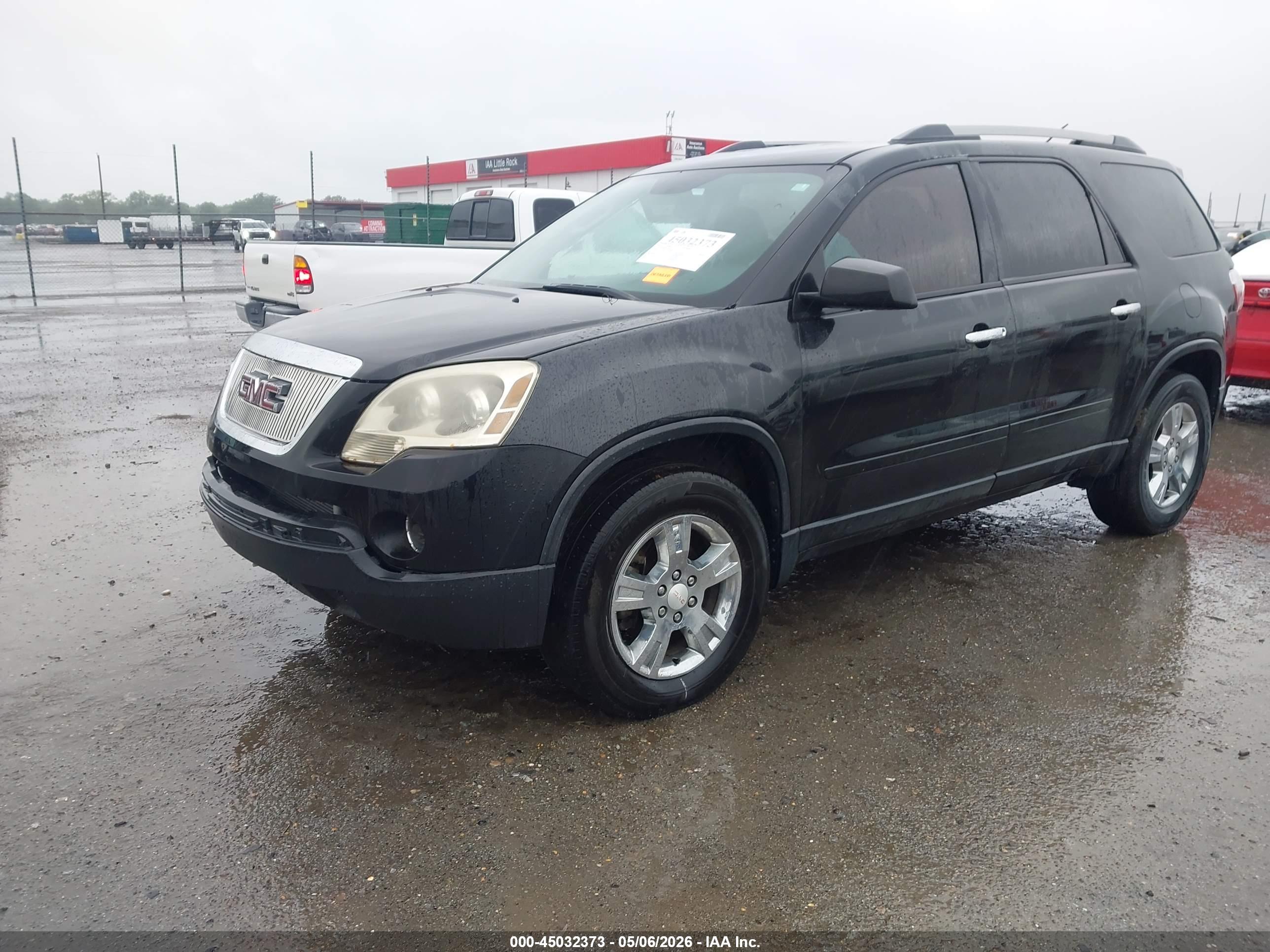 GMC ACADIA image 2