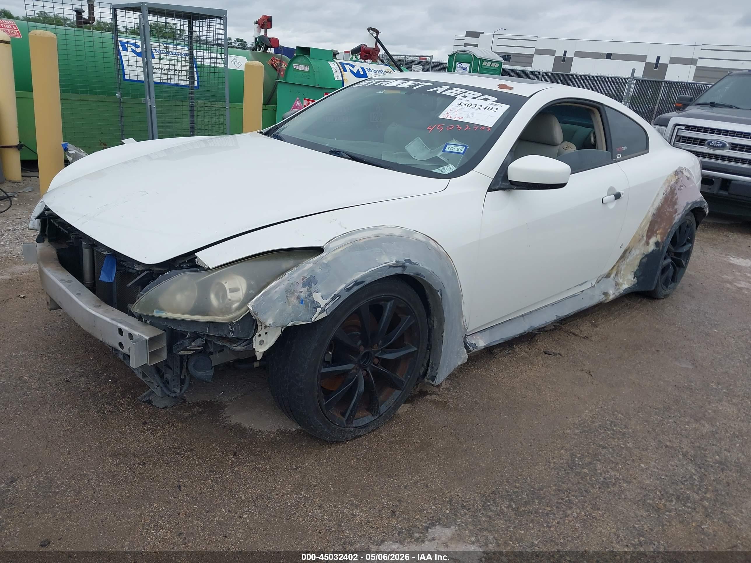 INFINITI G37 image 2