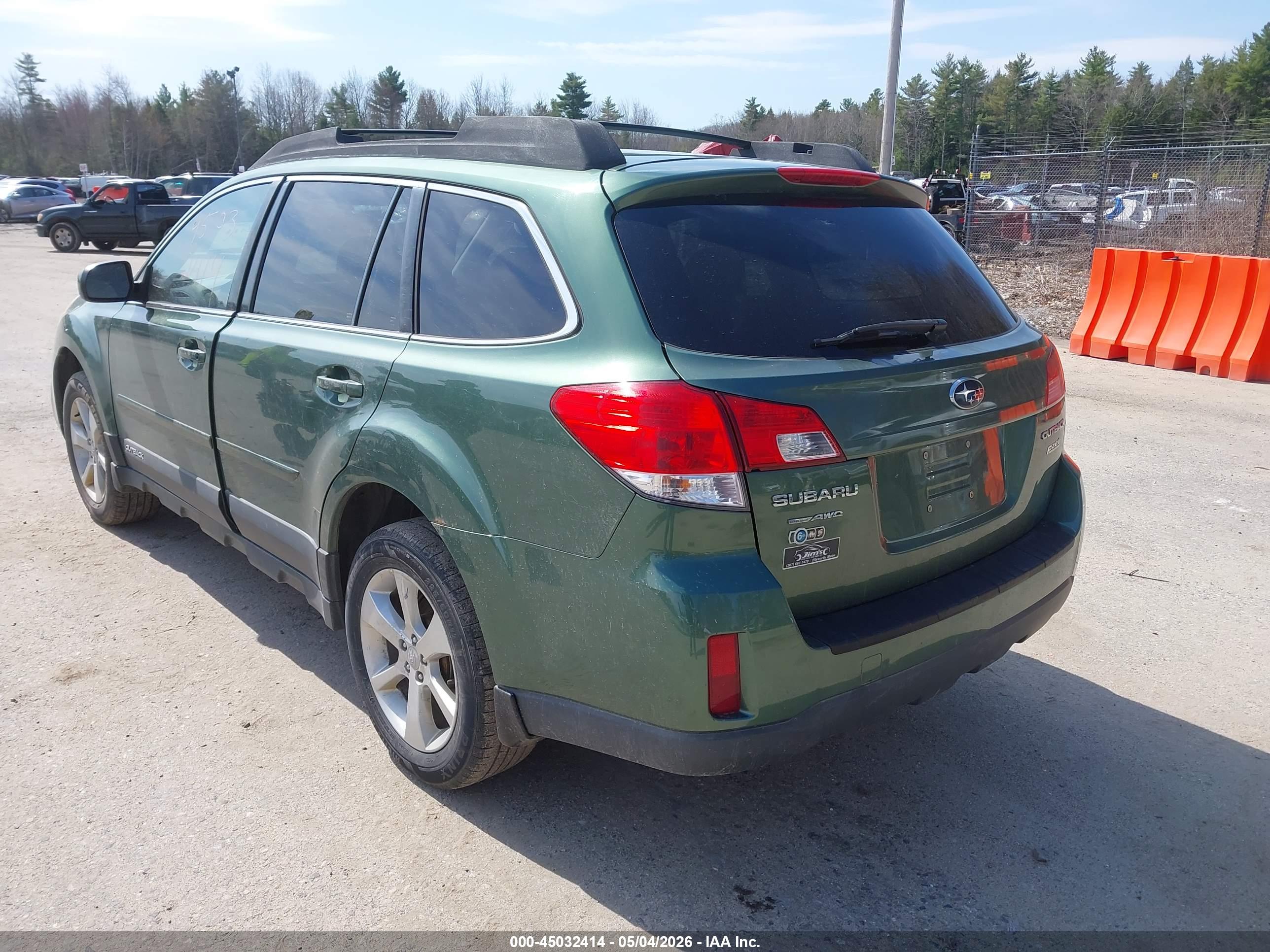 SUBARU OUTBACK image 3