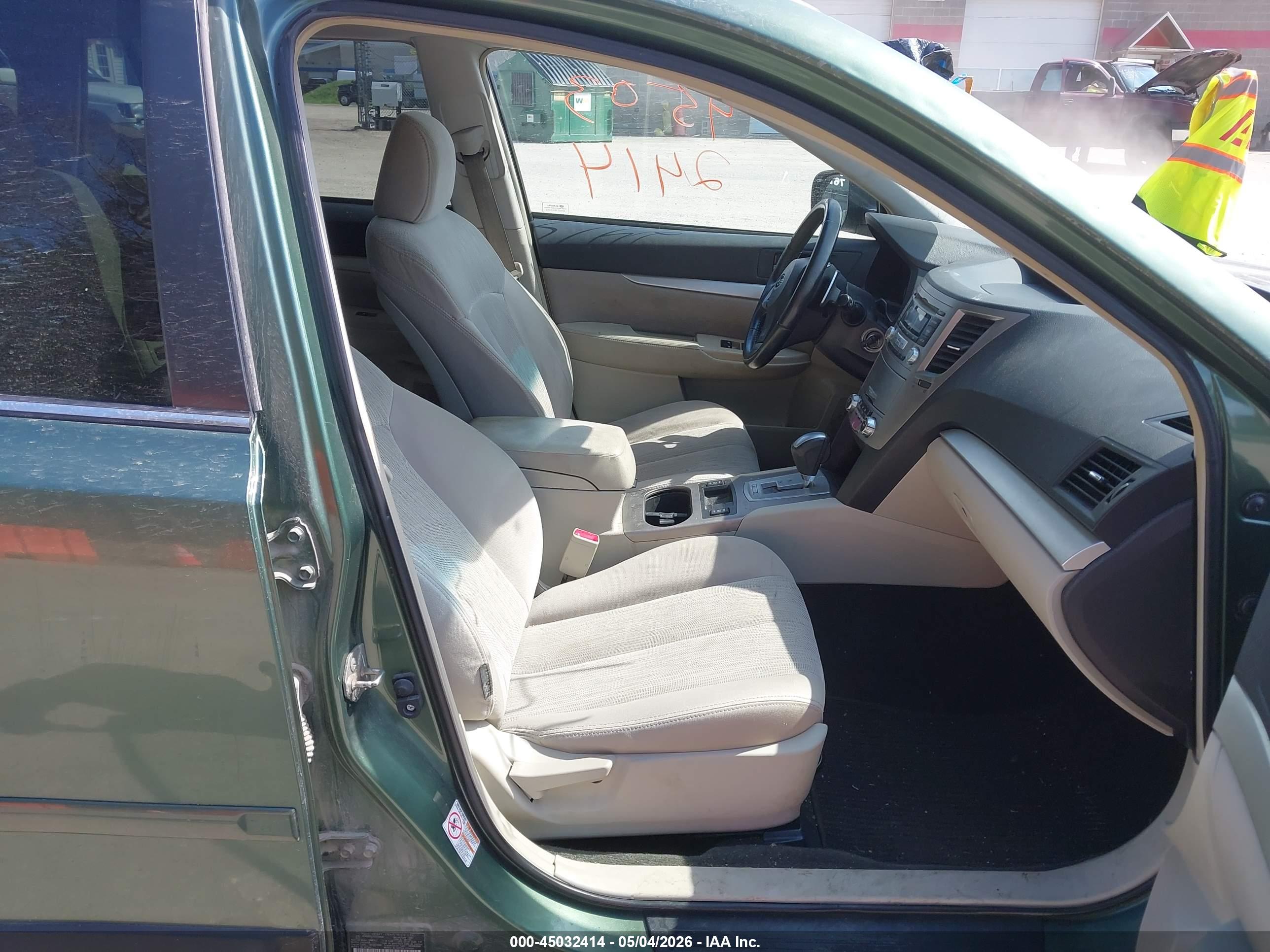 SUBARU OUTBACK image 5
