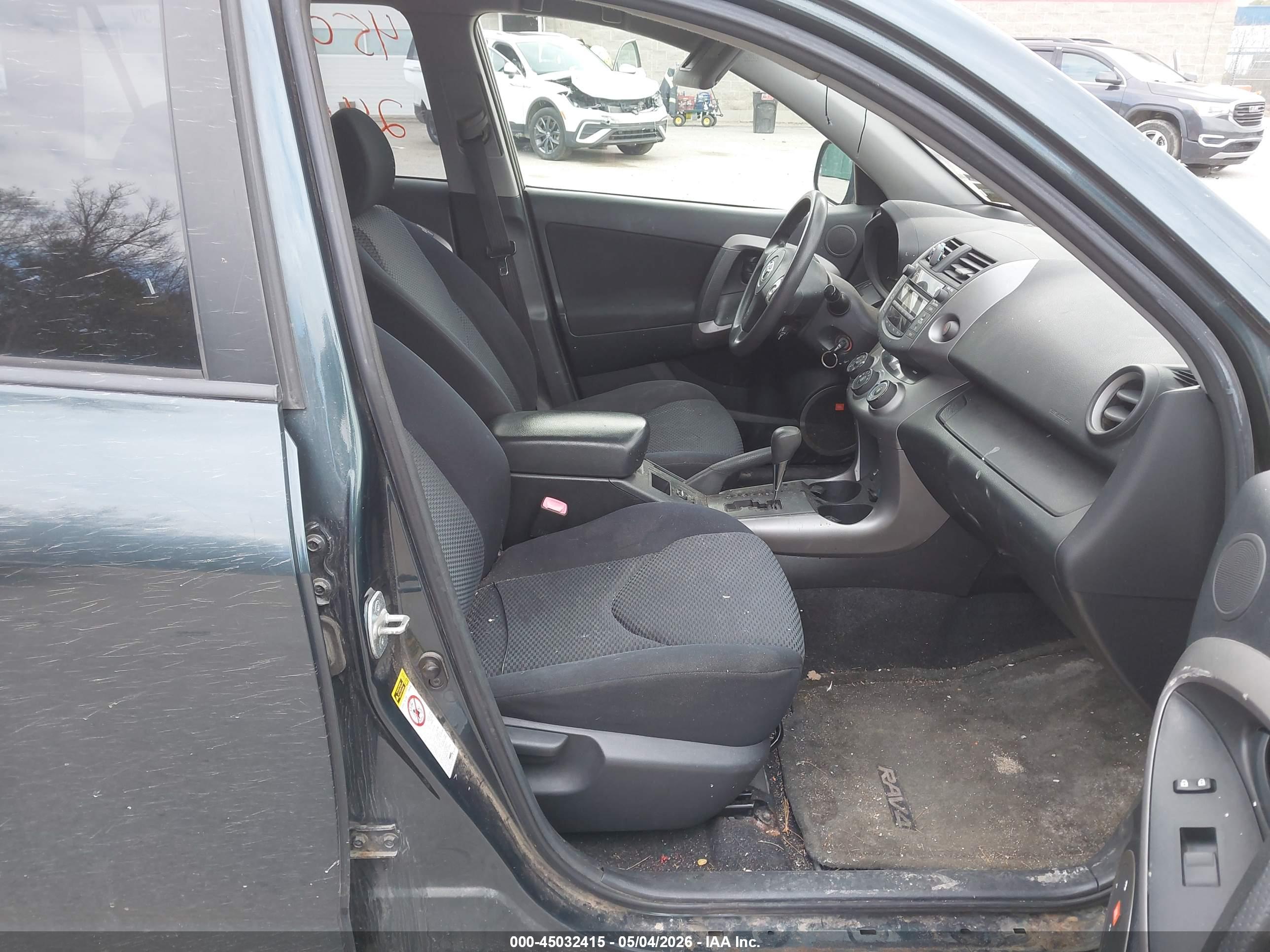 TOYOTA RAV4 image 5