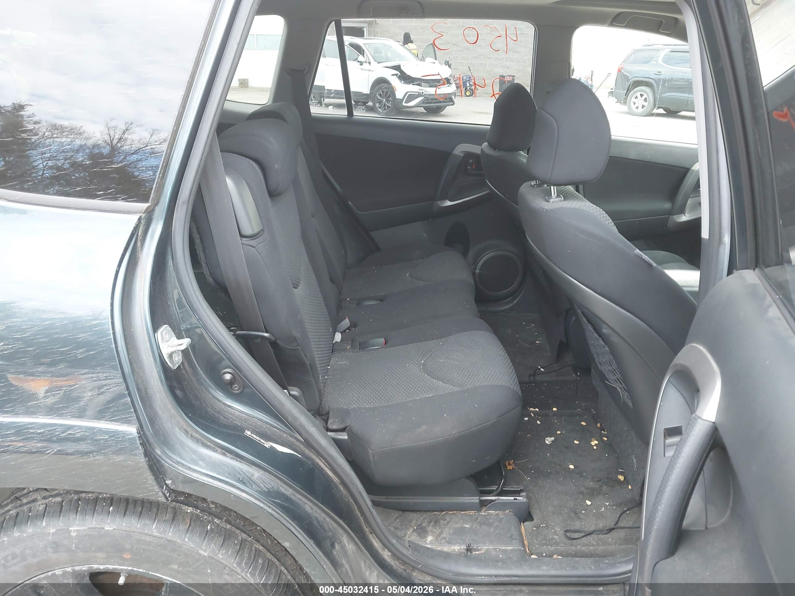 TOYOTA RAV4 image 8