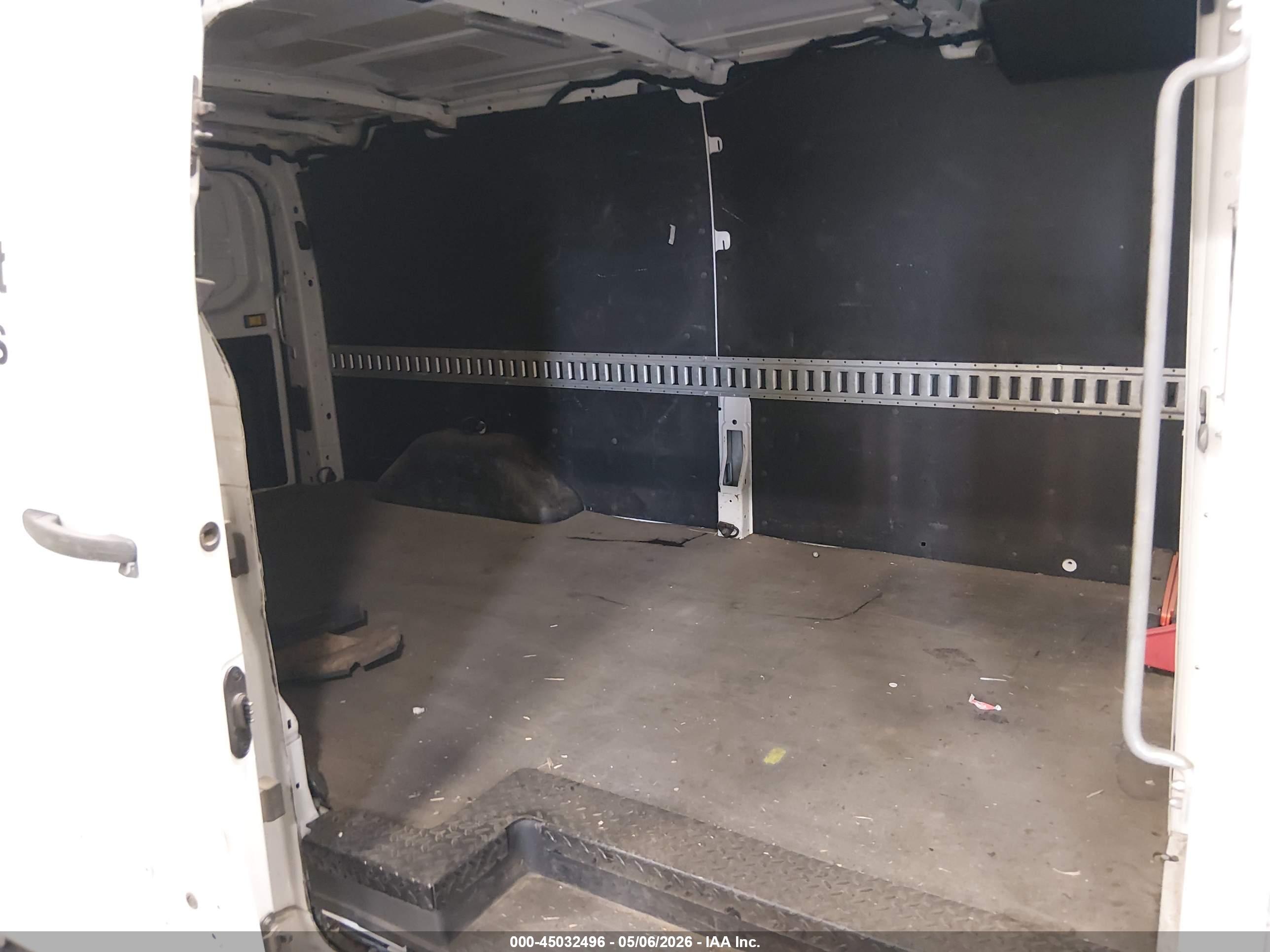 FORD TRANSIT-350 image 8