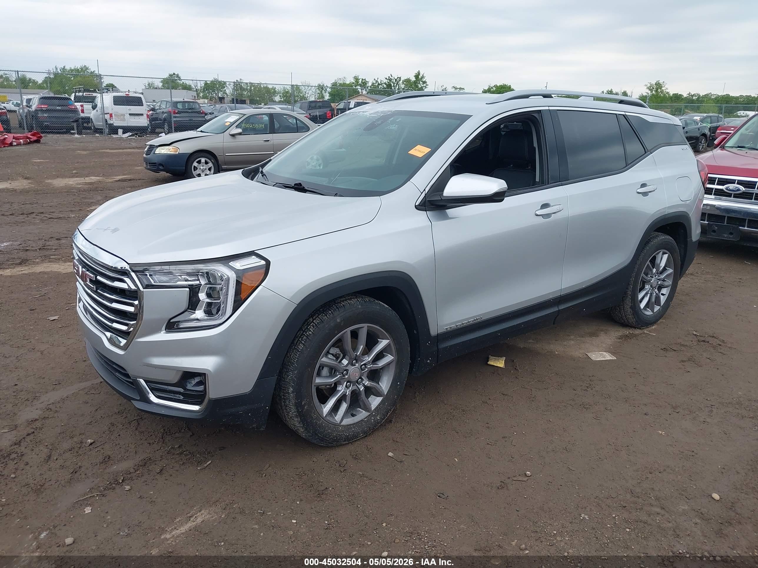 GMC TERRAIN image 2
