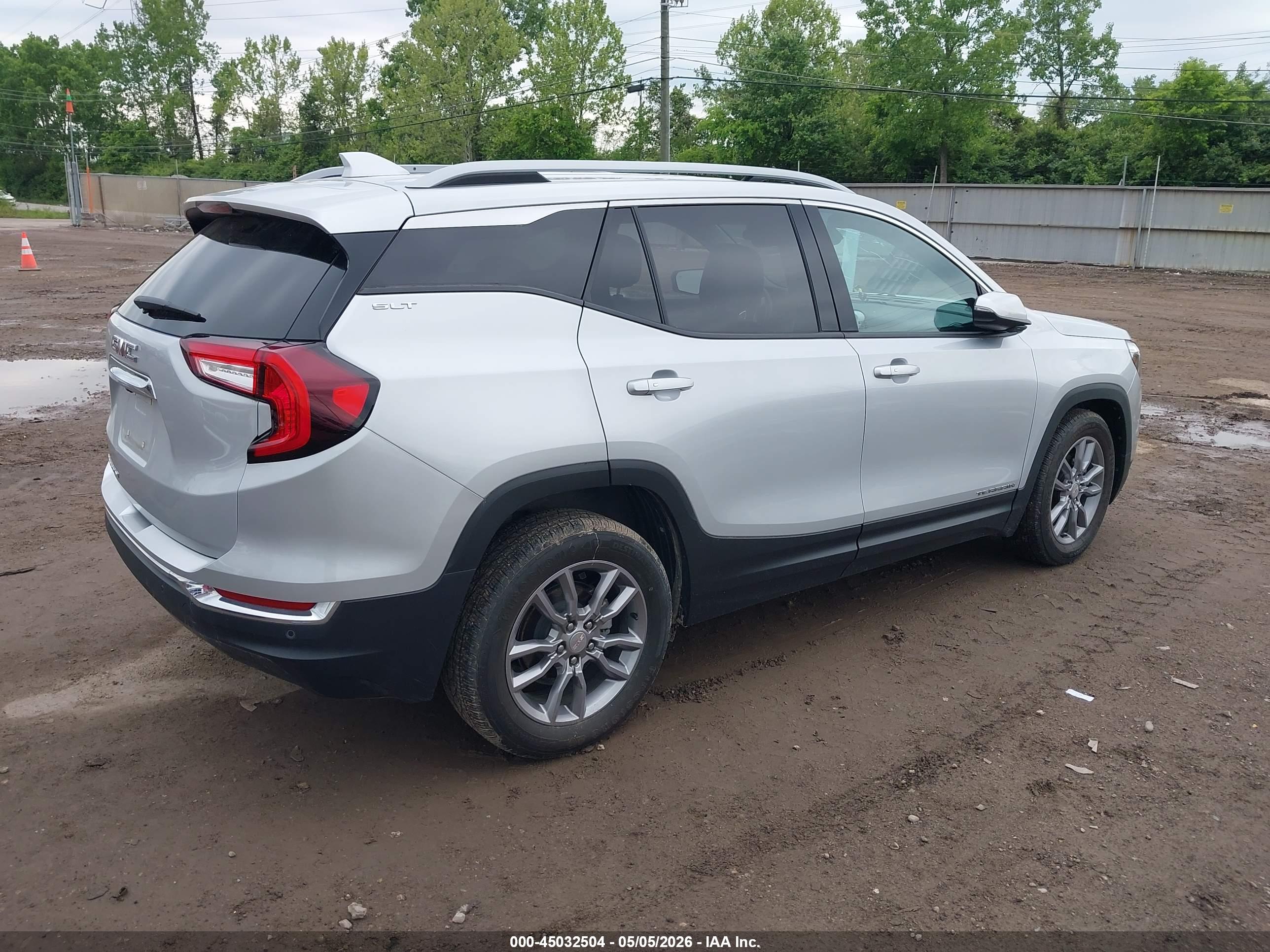 GMC TERRAIN image 4