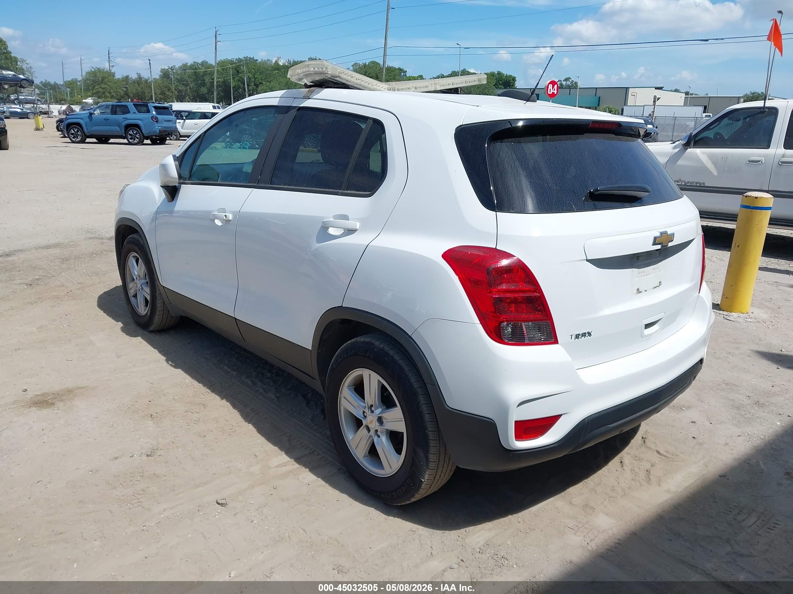 CHEVROLET TRAX image 3