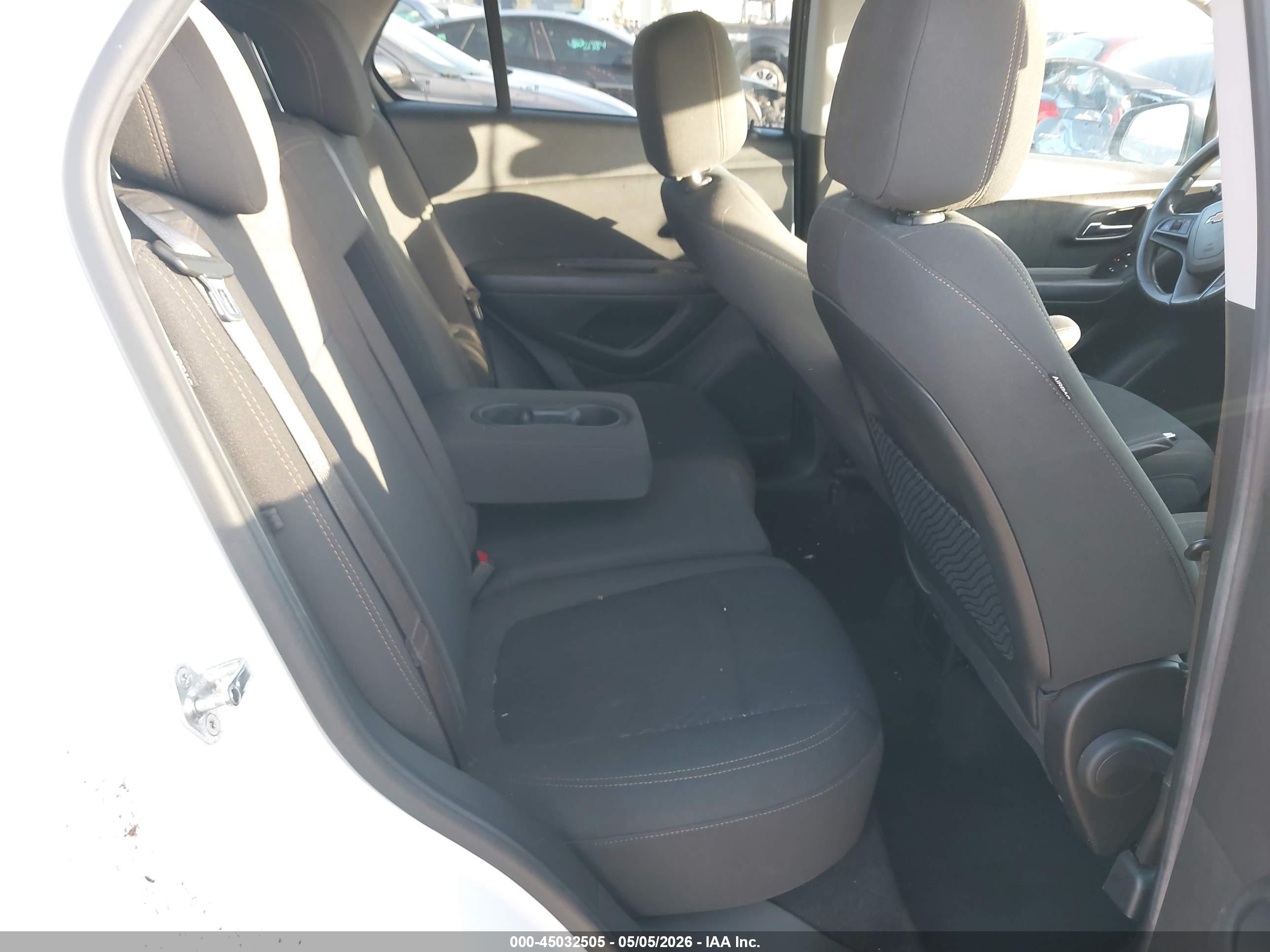 CHEVROLET TRAX image 8
