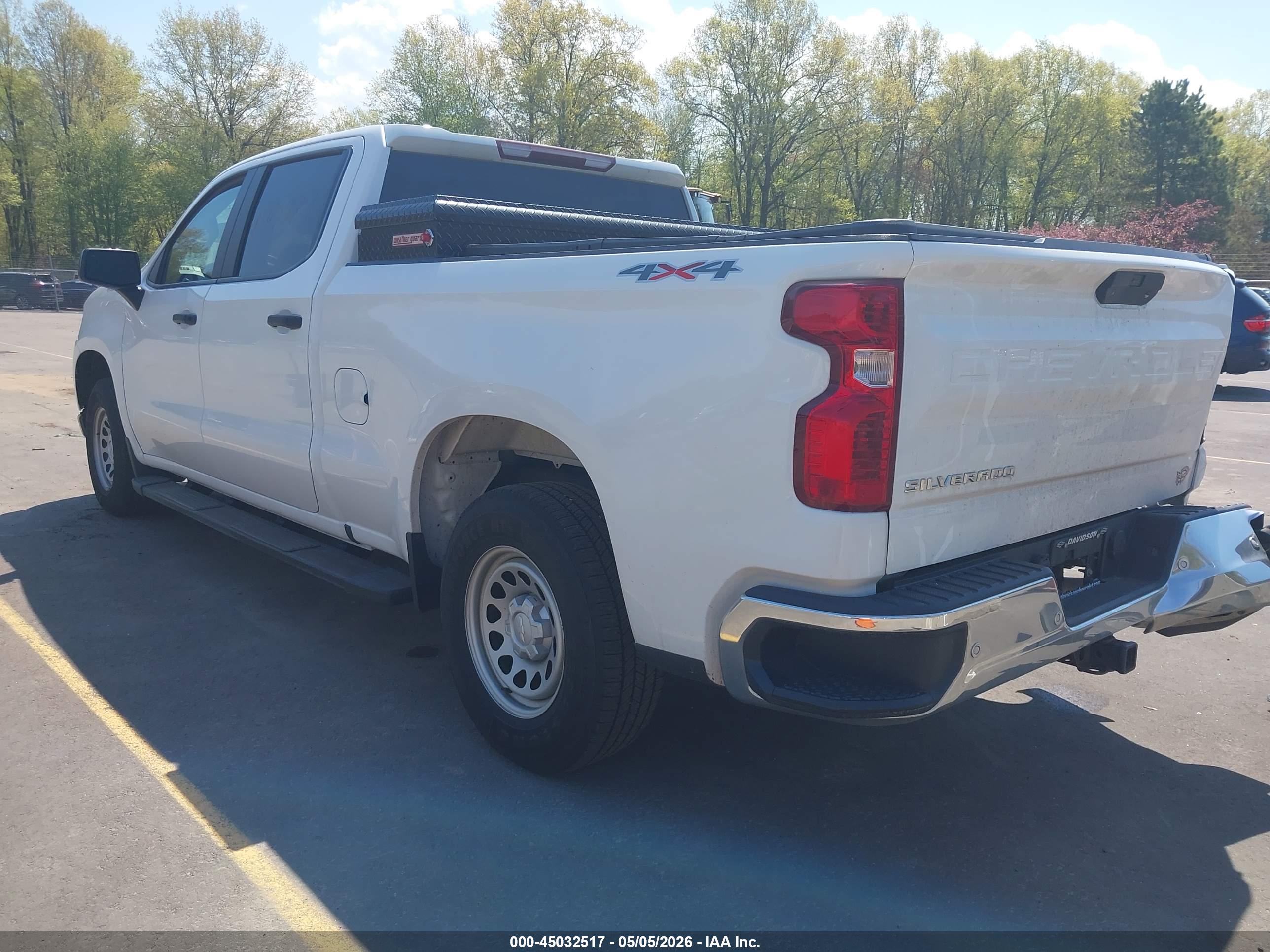 CHEVROLET SILVERADO image 3