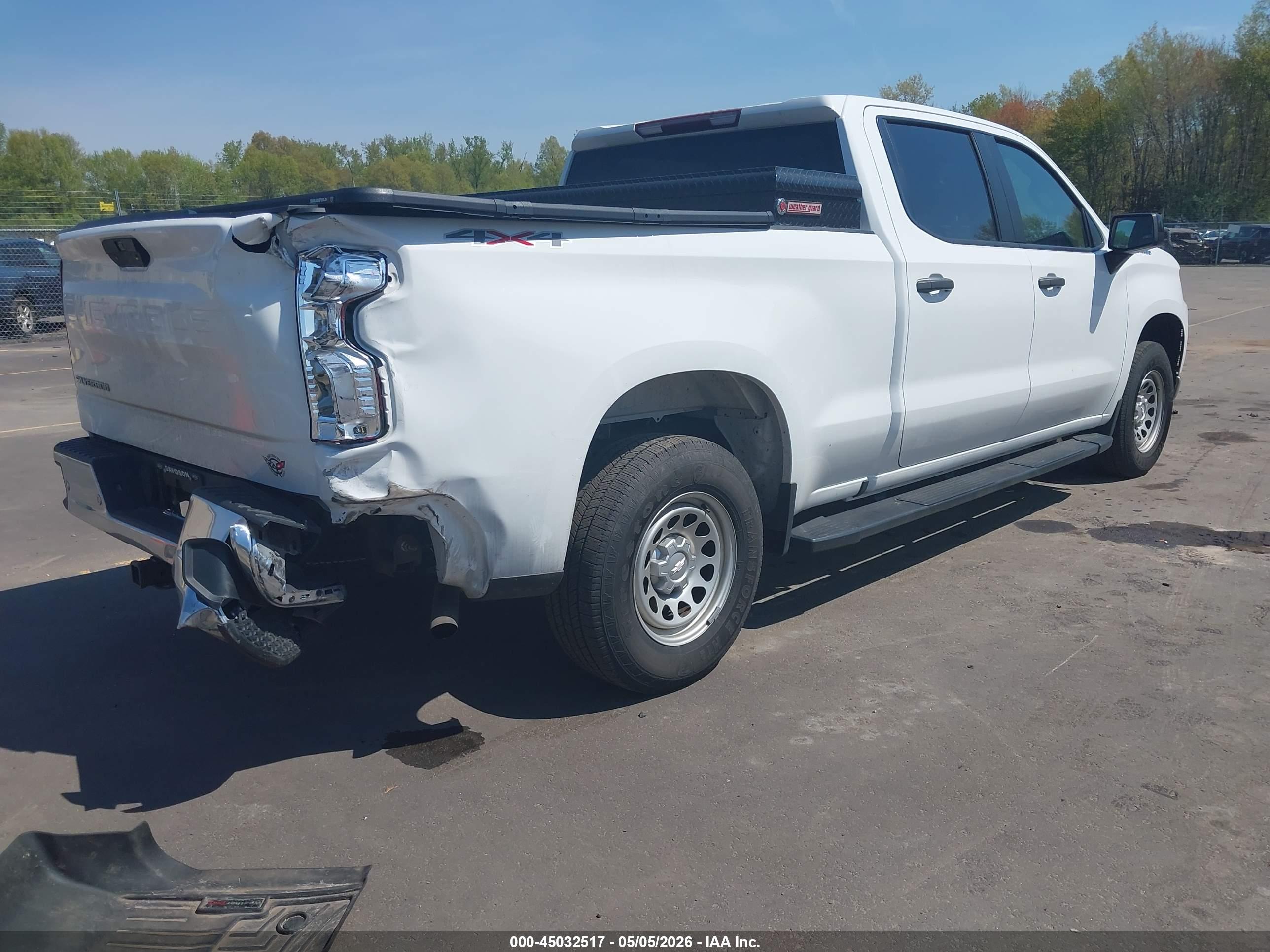 CHEVROLET SILVERADO image 4