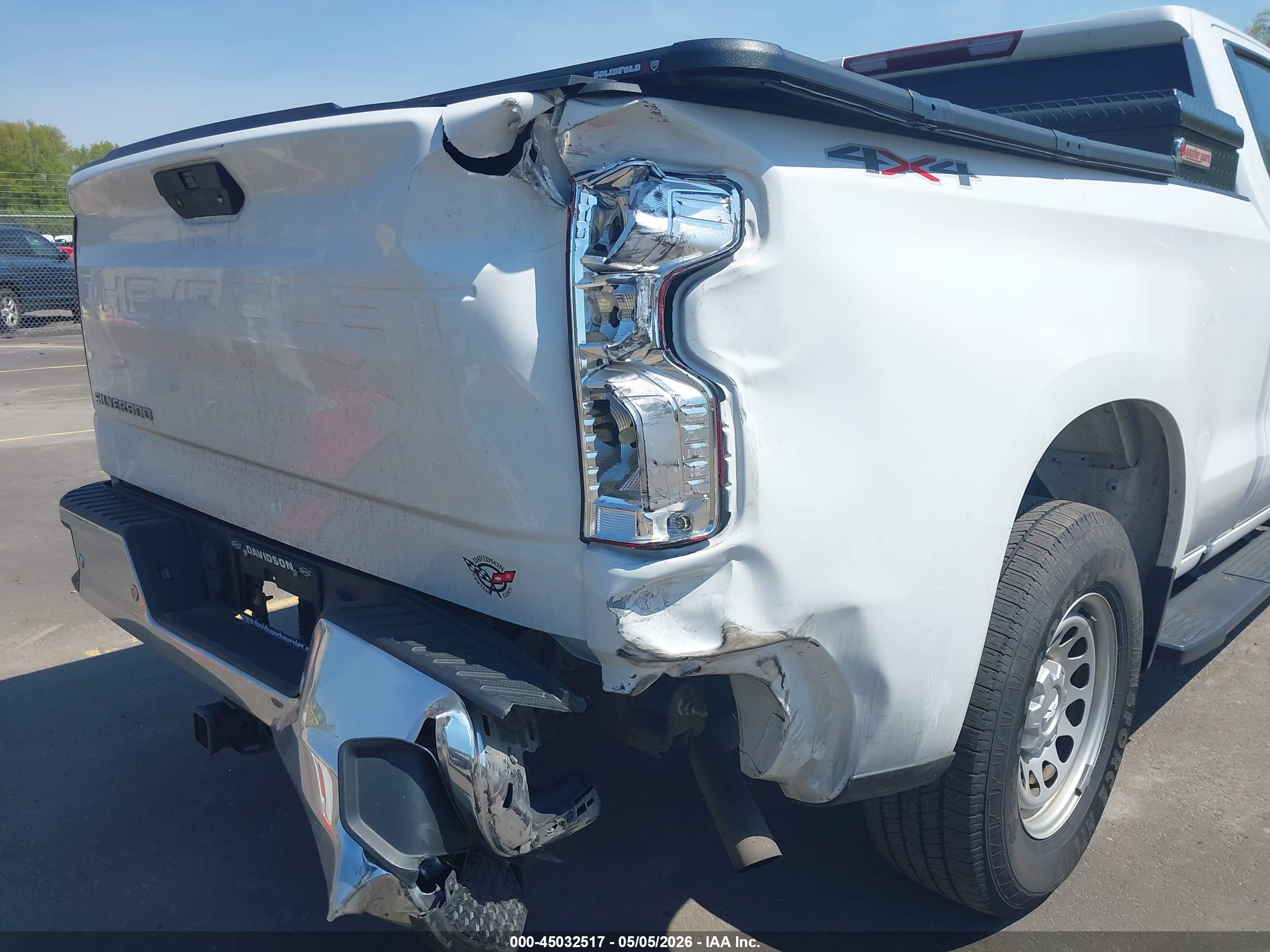CHEVROLET SILVERADO image 6