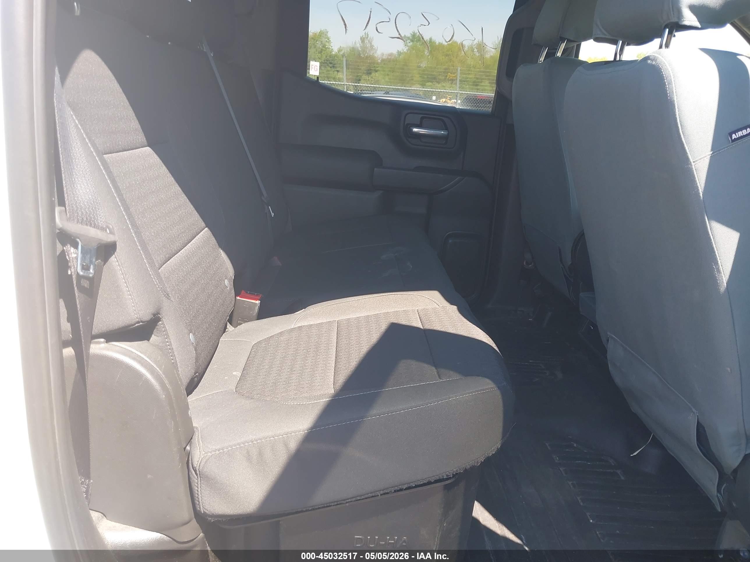 CHEVROLET SILVERADO image 8