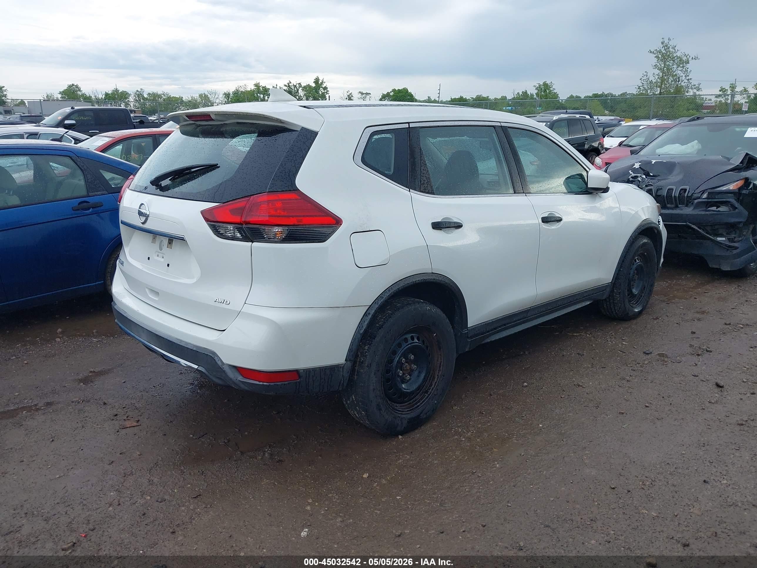 NISSAN ROGUE image 4