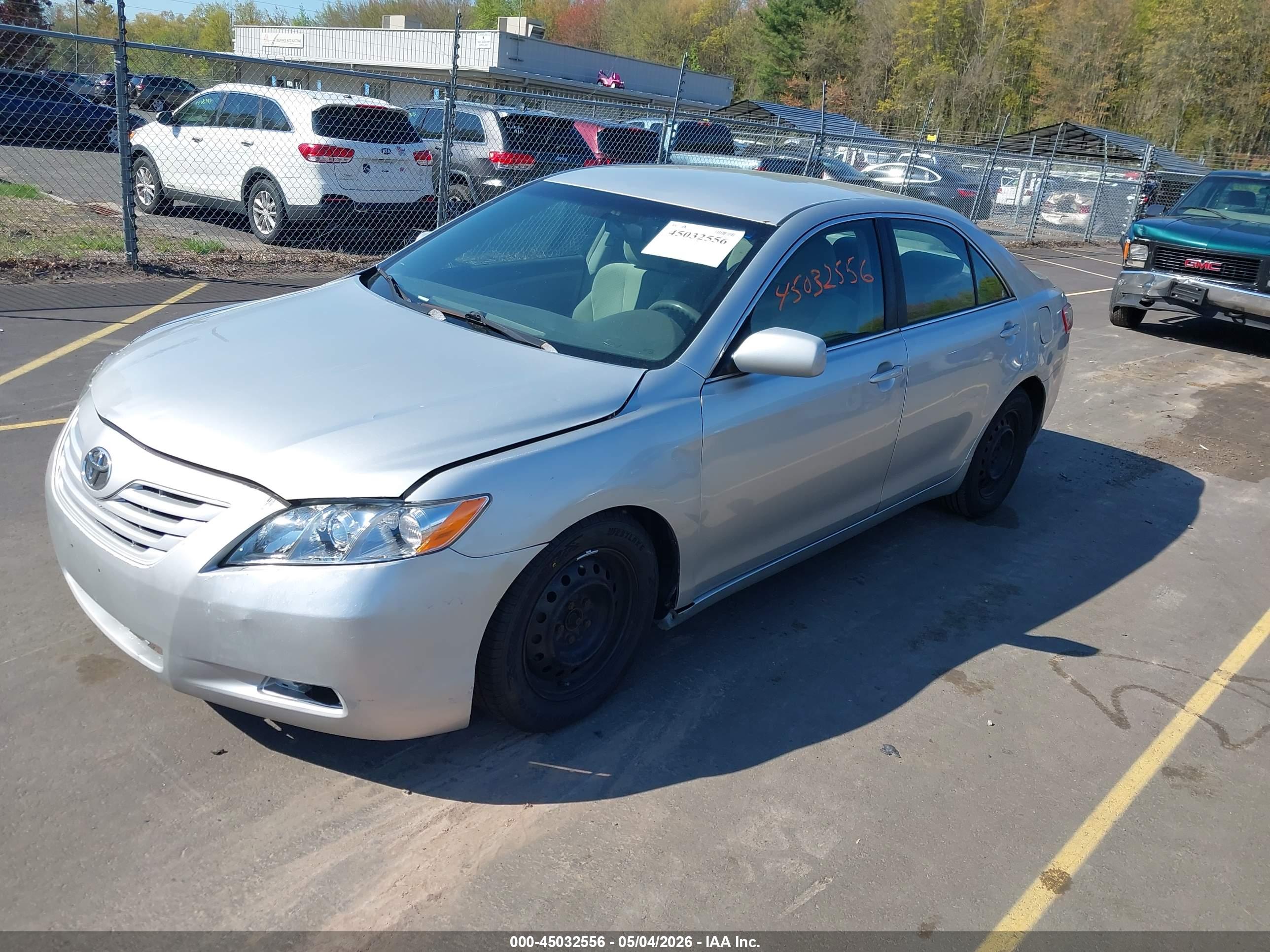 TOYOTA CAMRY image 2