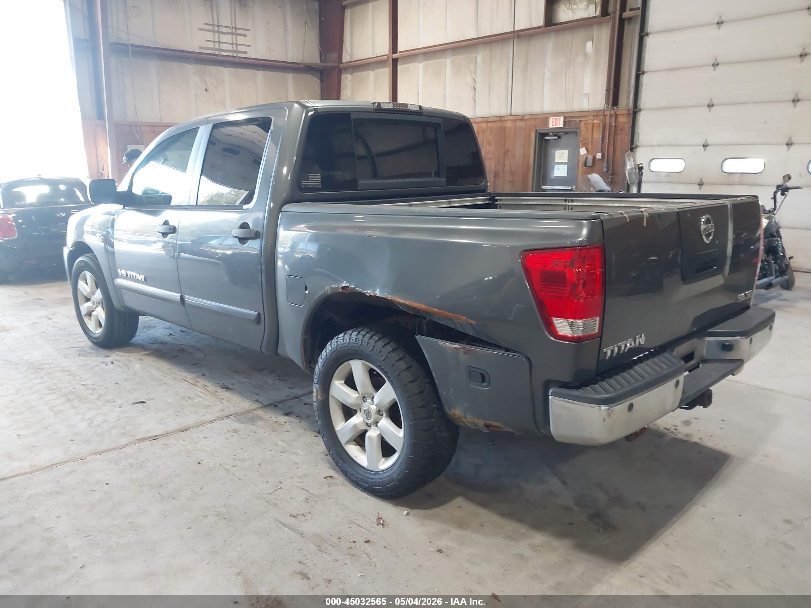 NISSAN TITAN image 3