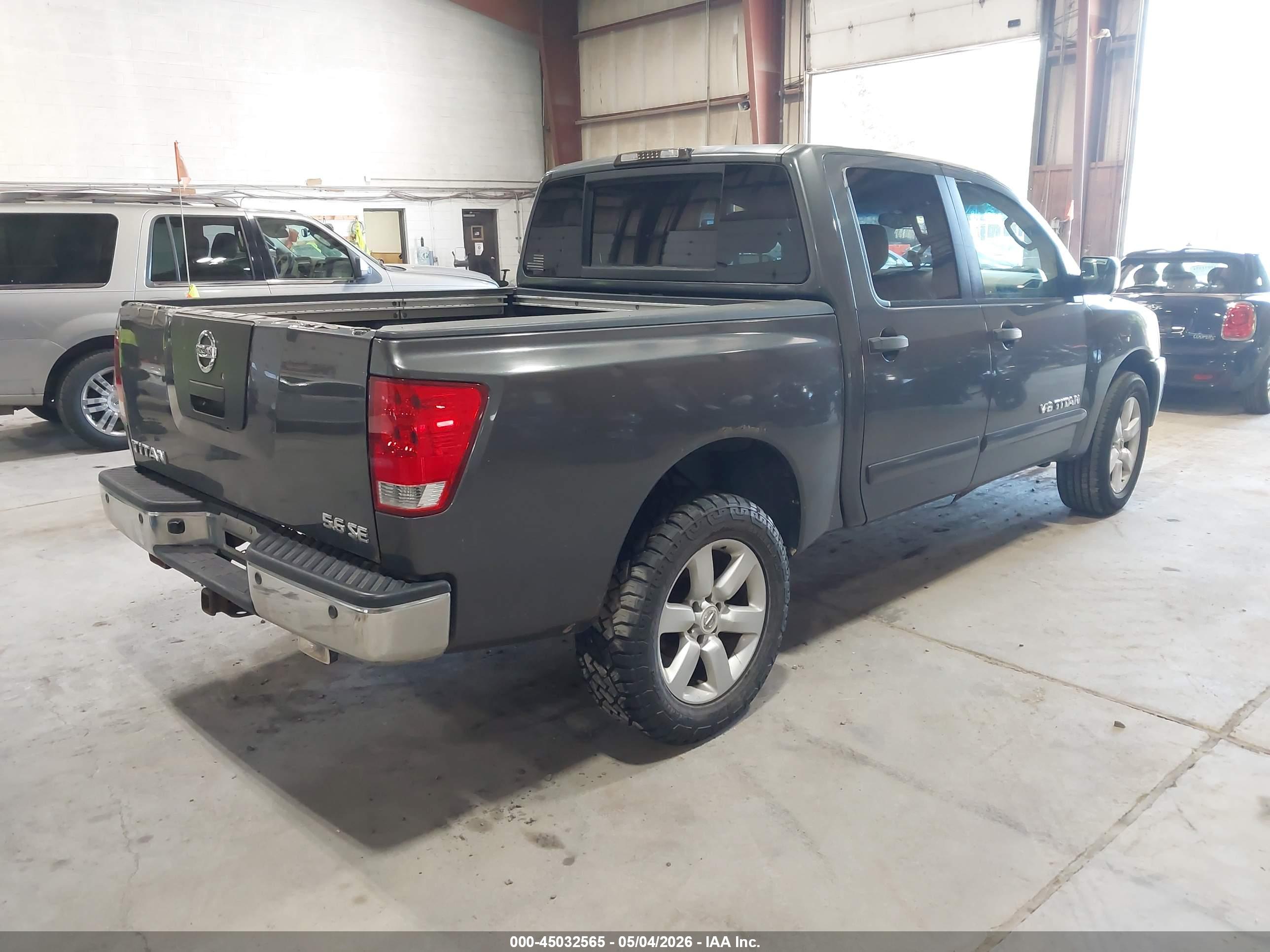 NISSAN TITAN image 4
