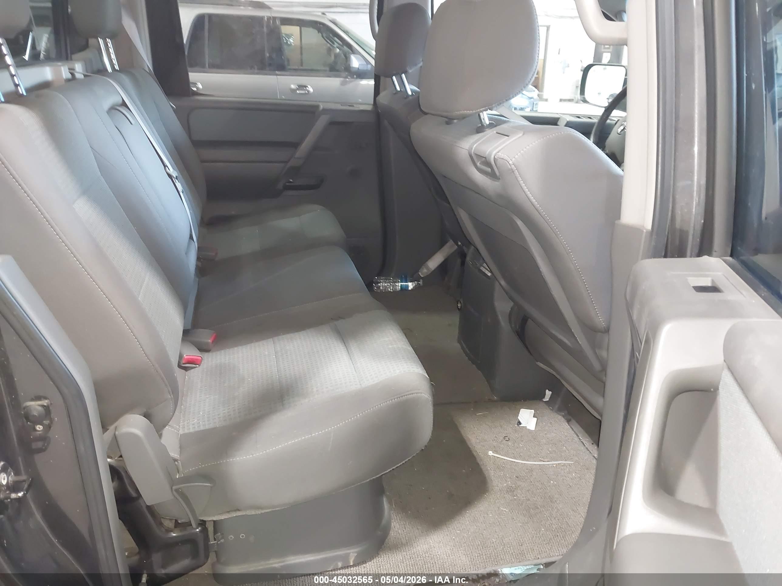 NISSAN TITAN image 8