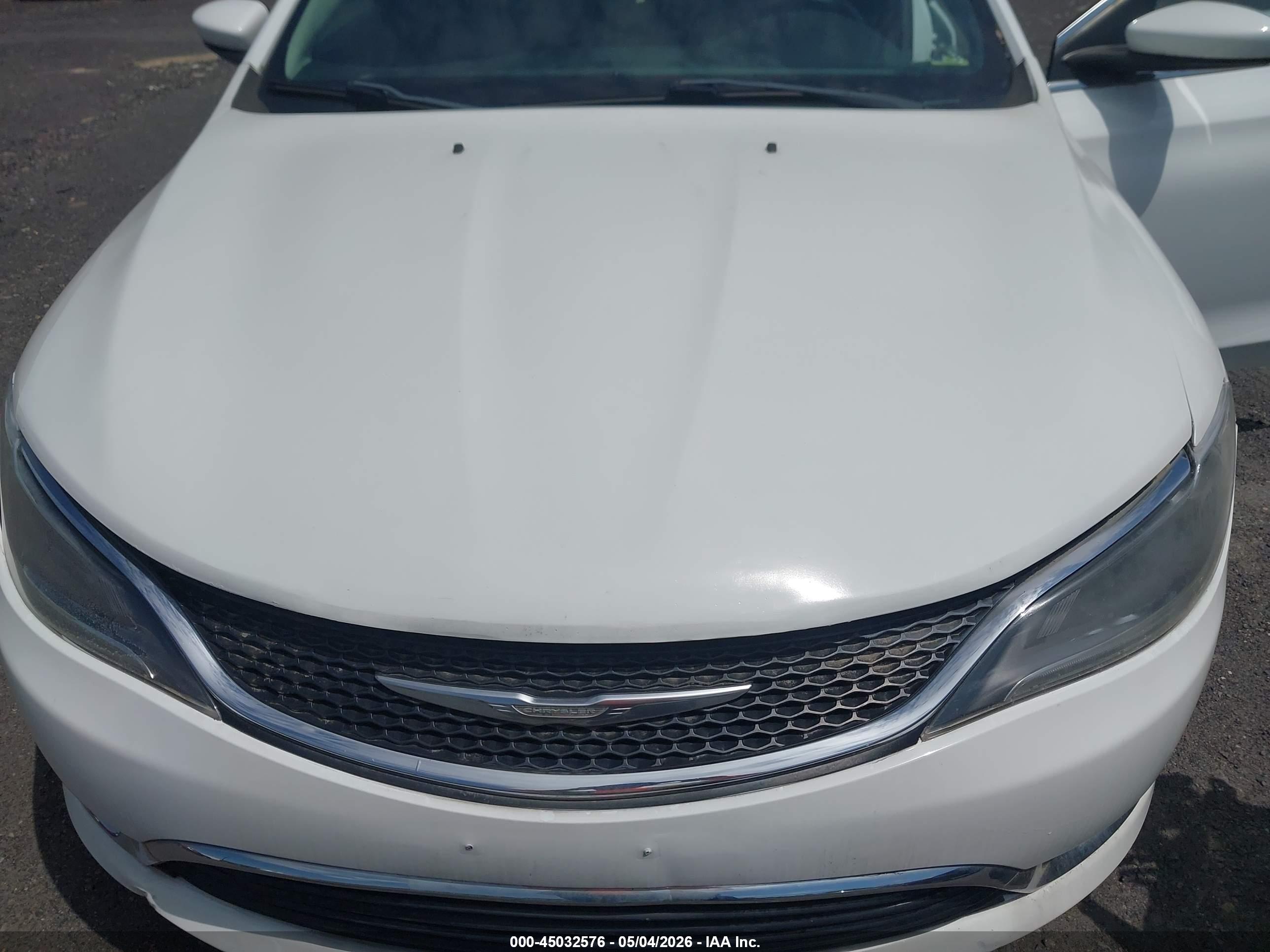 CHRYSLER 200 image 6