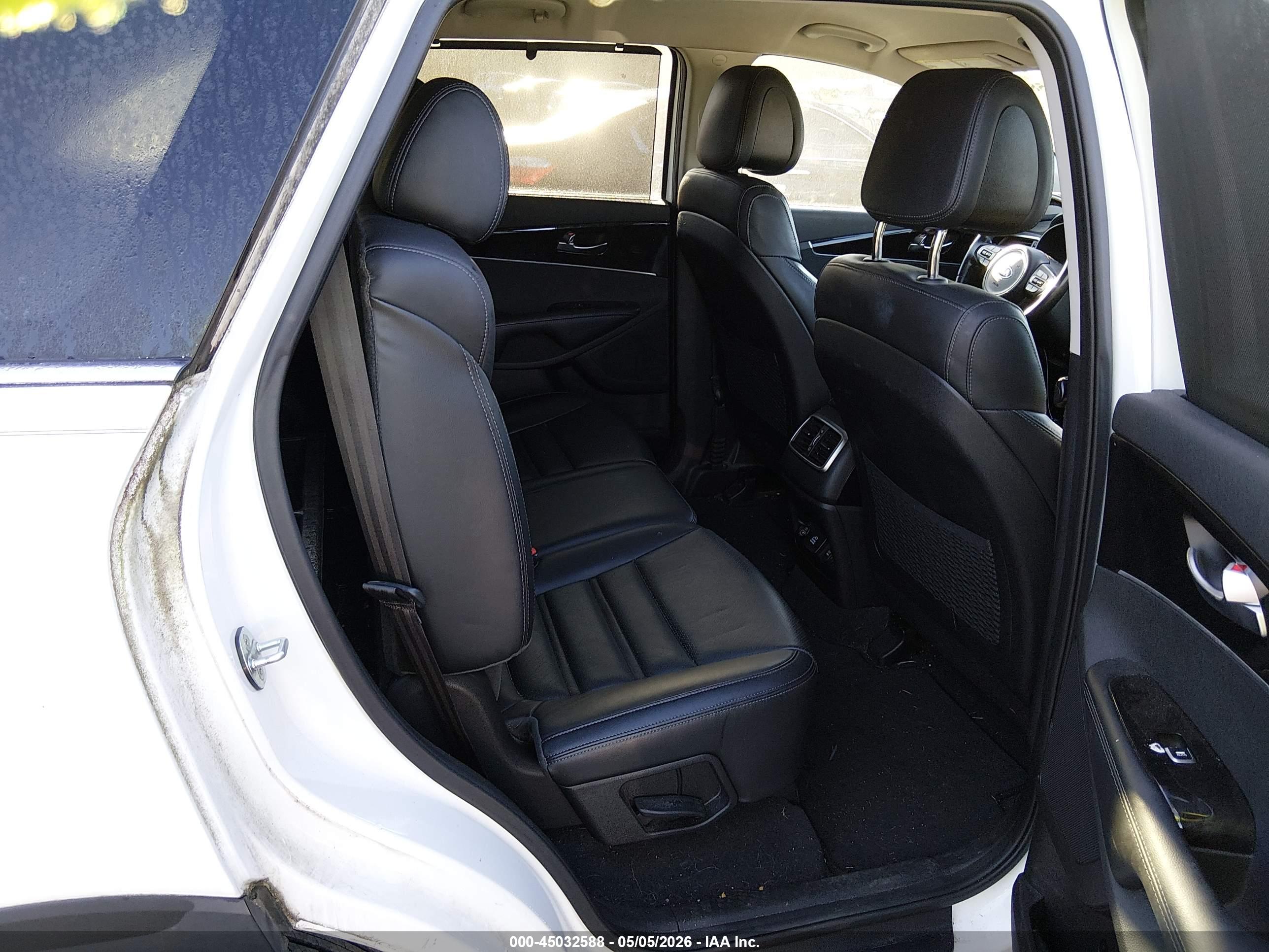 KIA SORENTO image 8