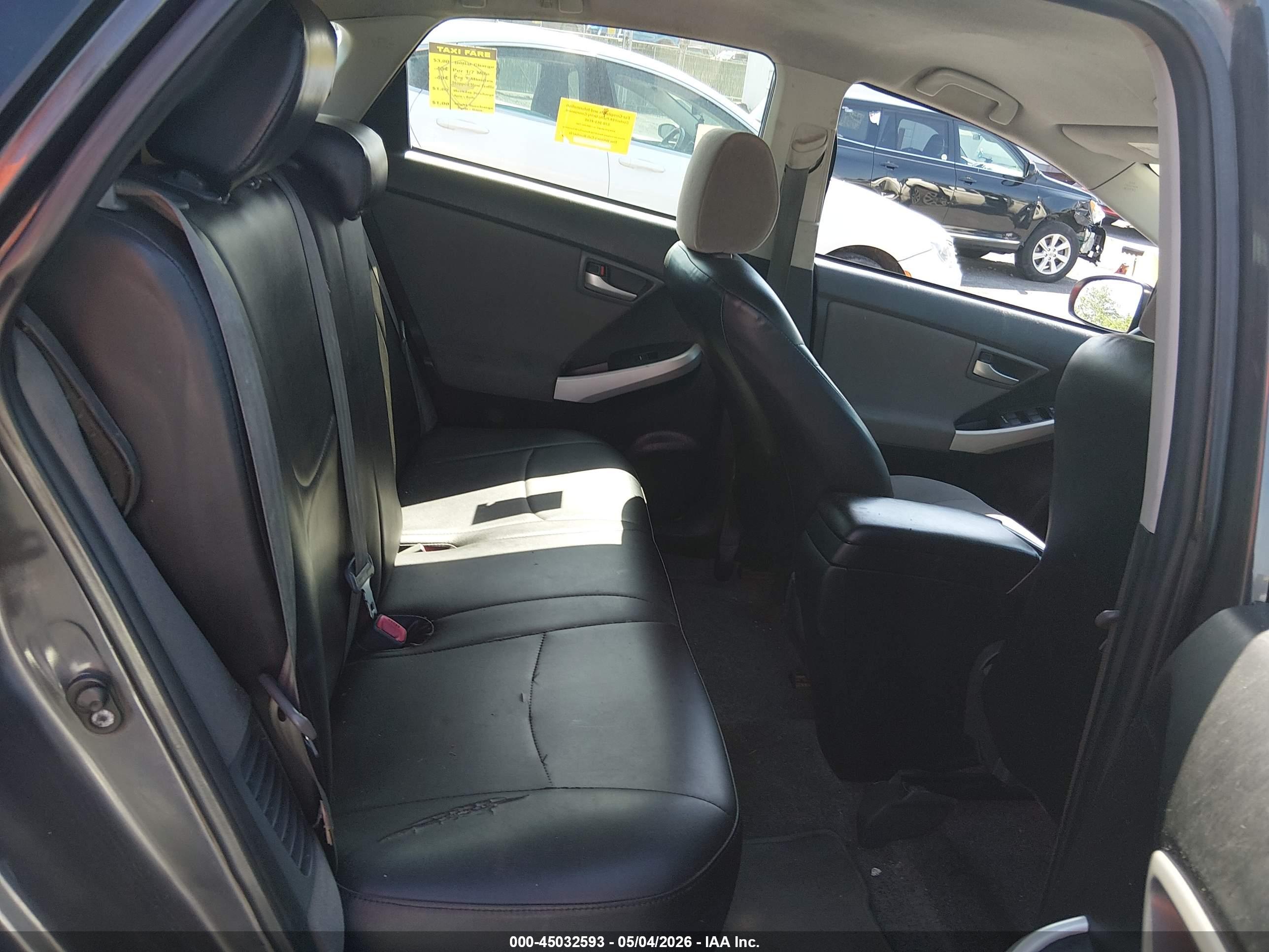 TOYOTA PRIUS image 8