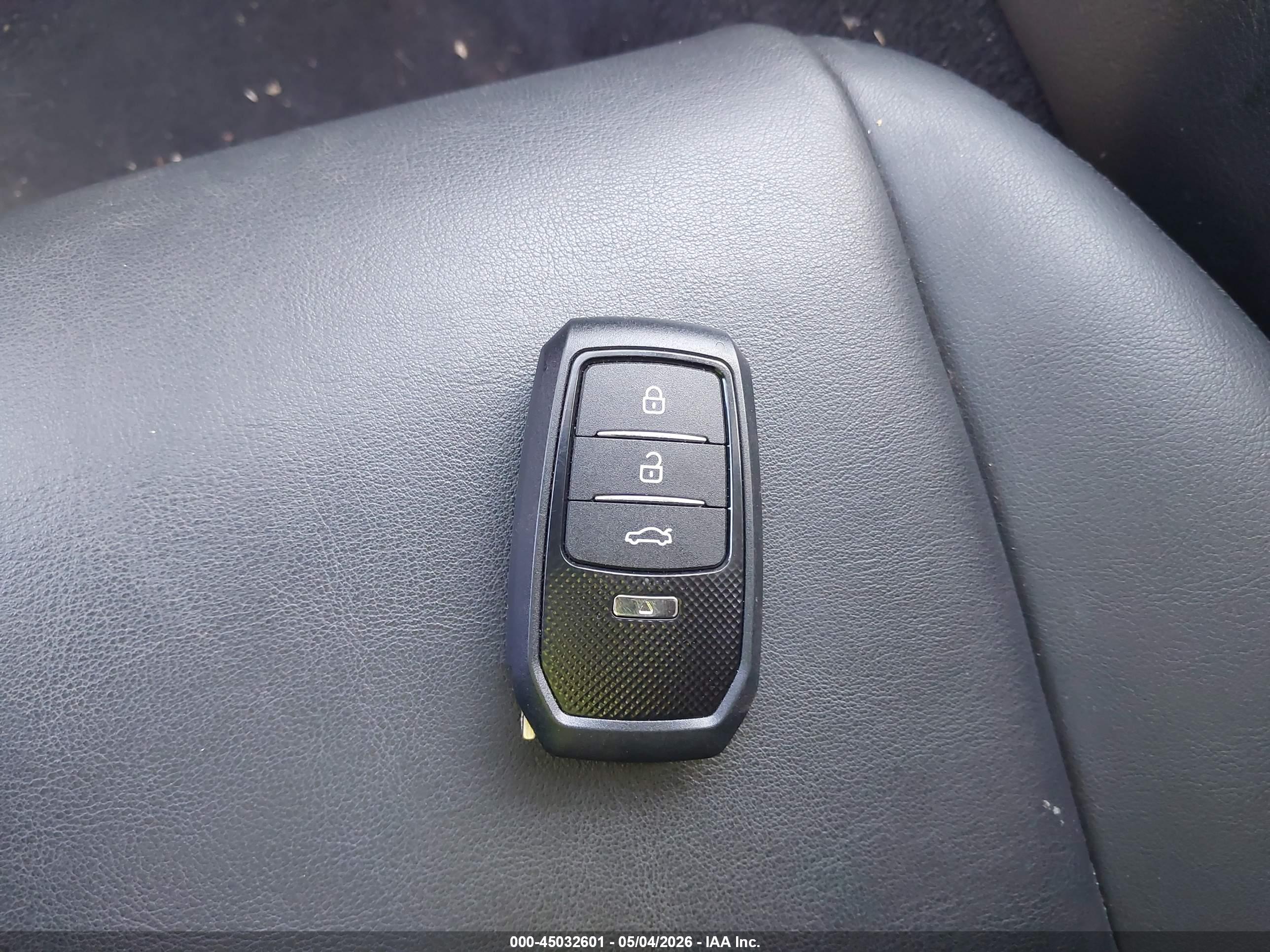 INFINITI Q50 image 11