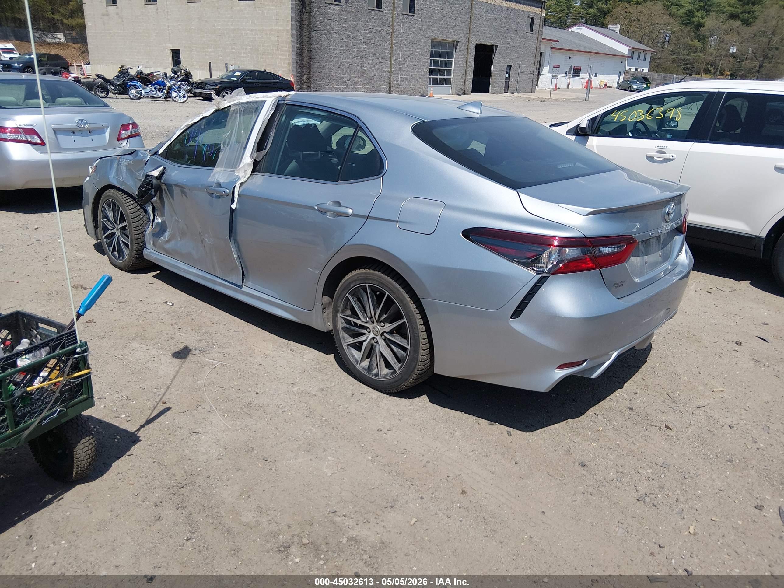 TOYOTA CAMRY image 3