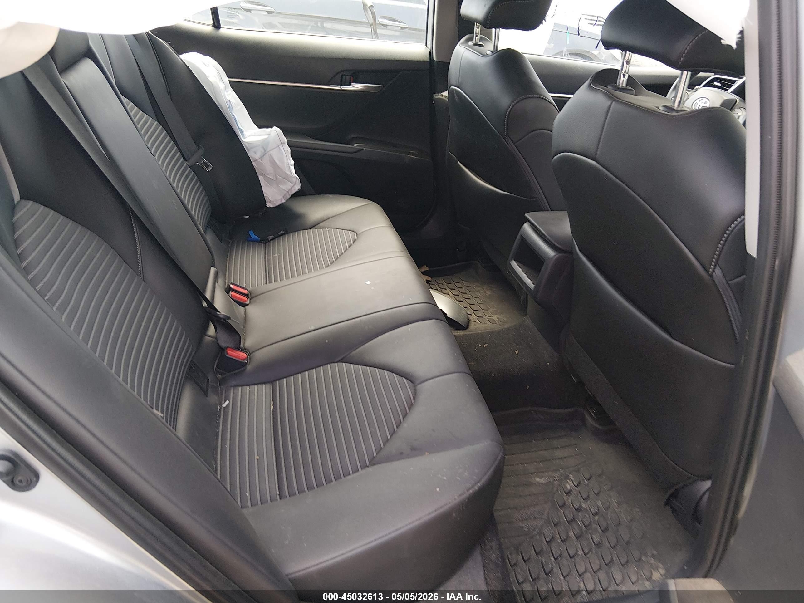 TOYOTA CAMRY image 8