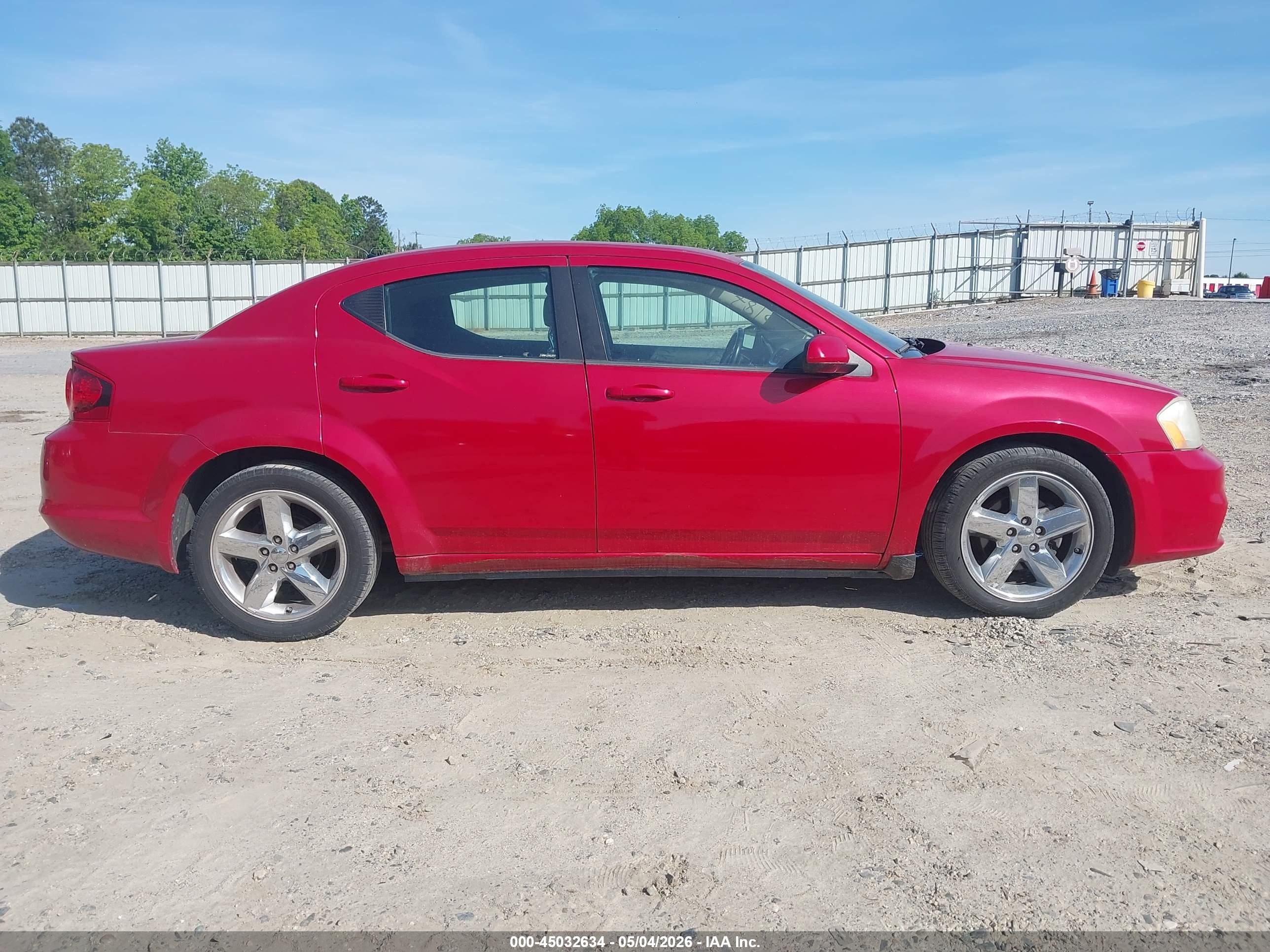 DODGE AVENGER image 6