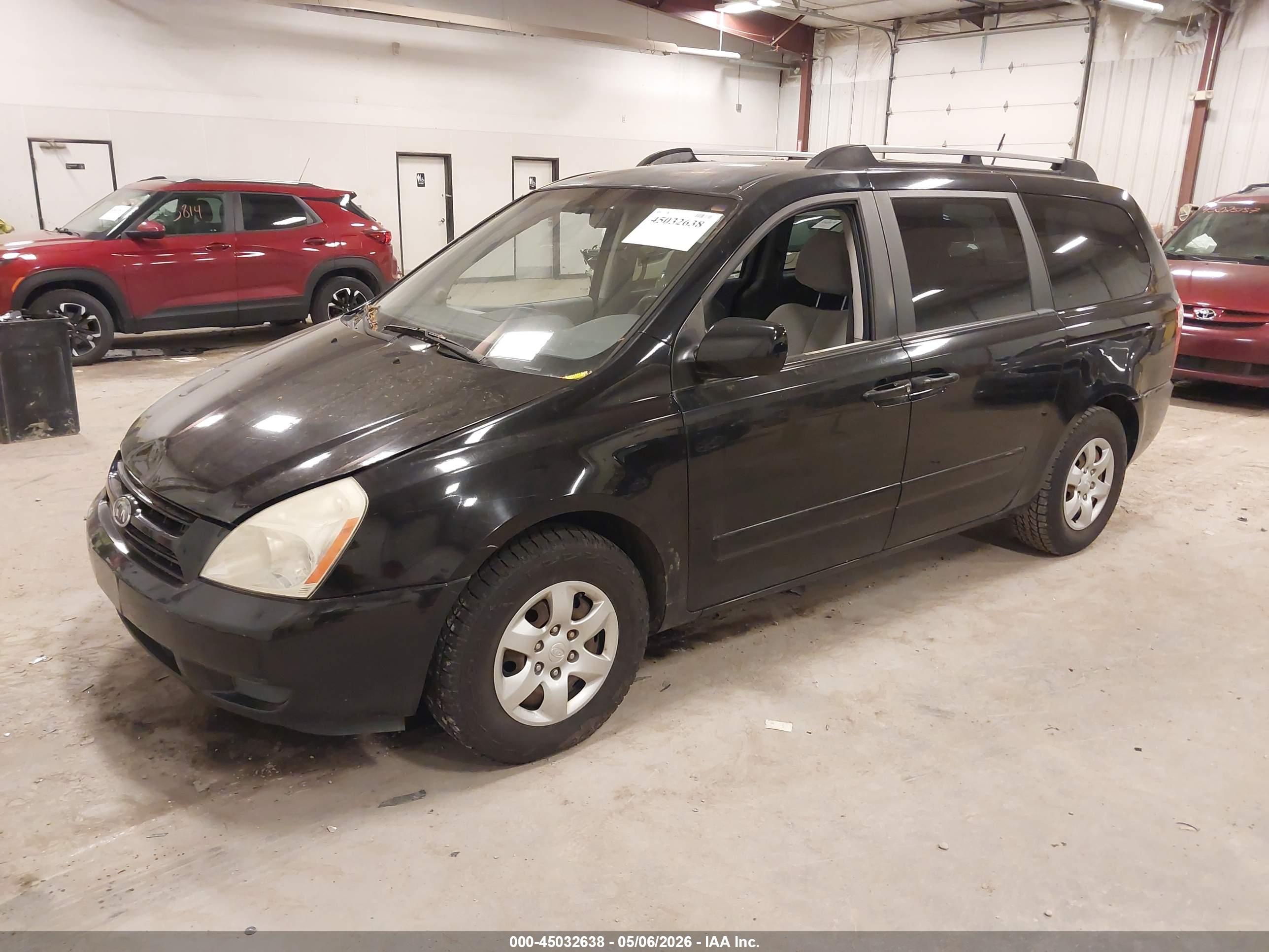 KIA SEDONA image 2
