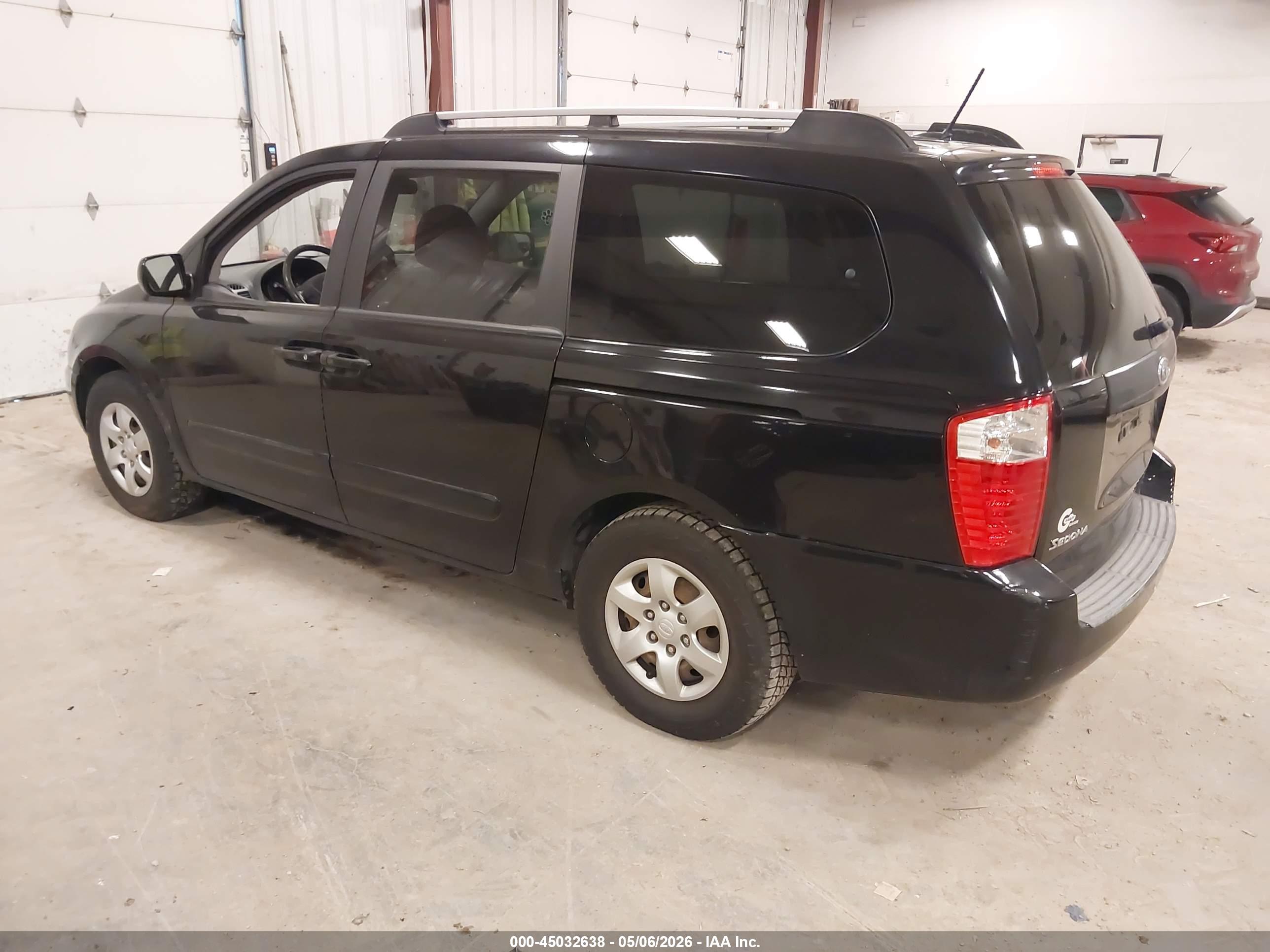 KIA SEDONA image 3