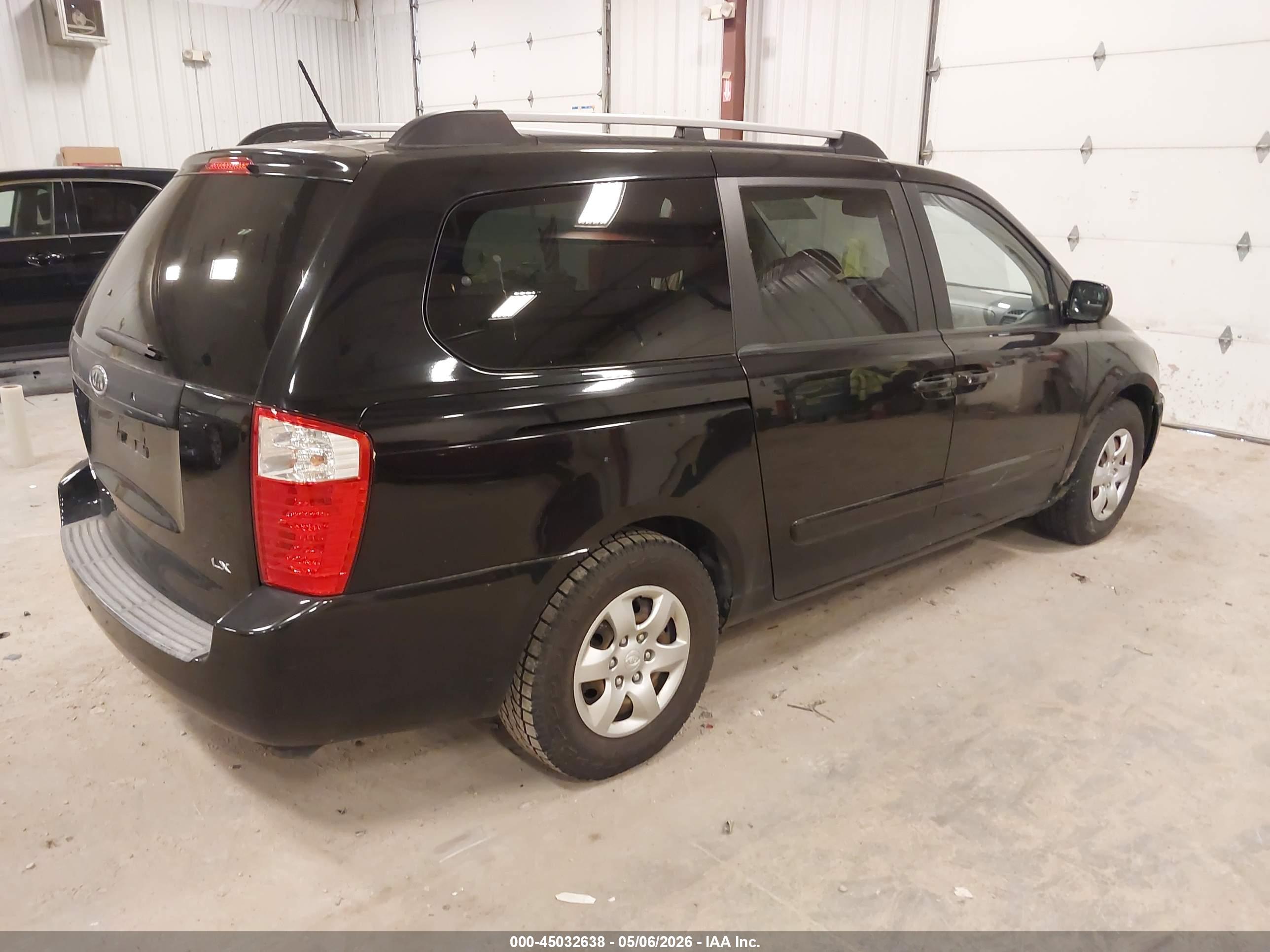 KIA SEDONA image 4