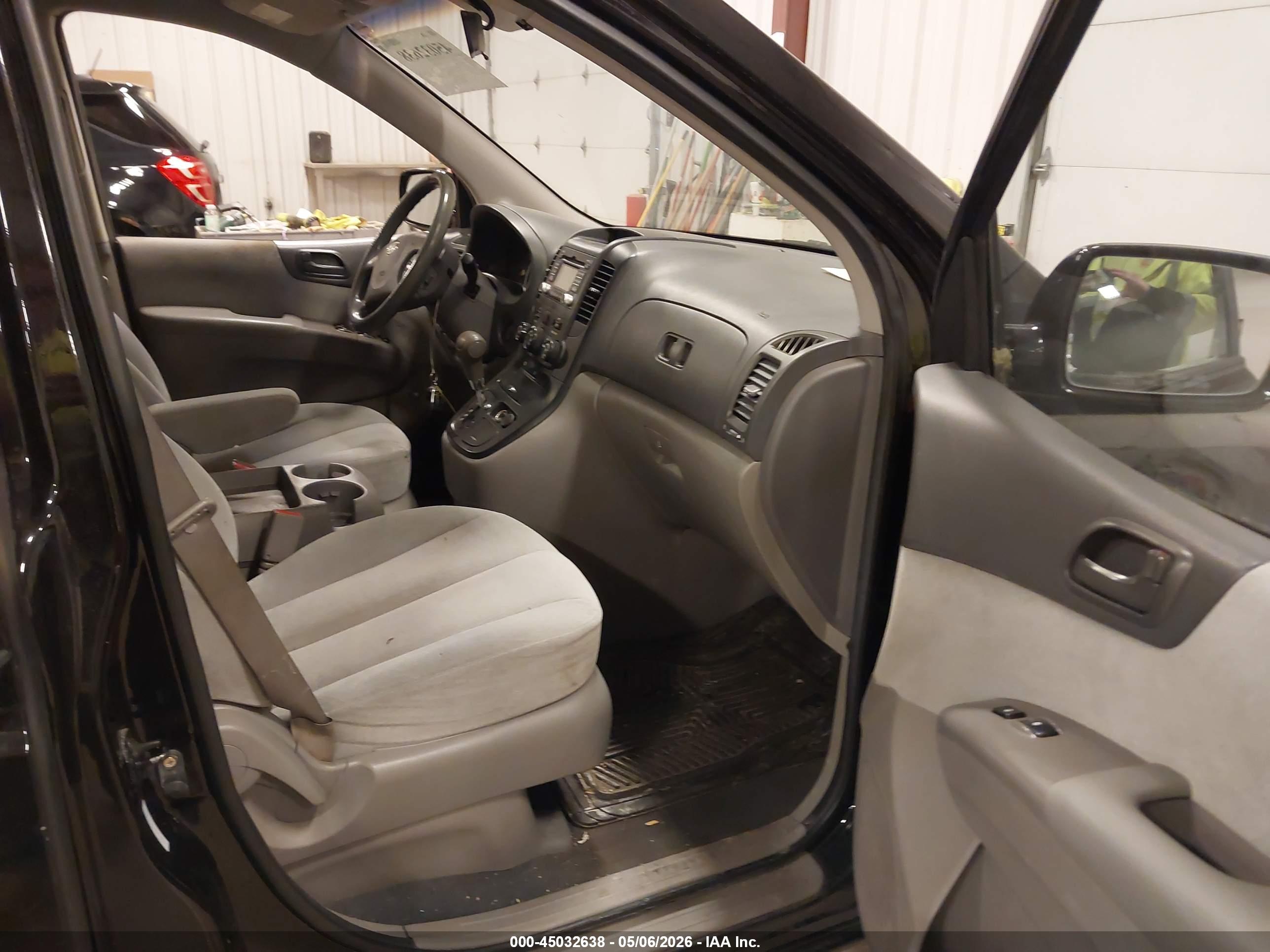 KIA SEDONA image 5