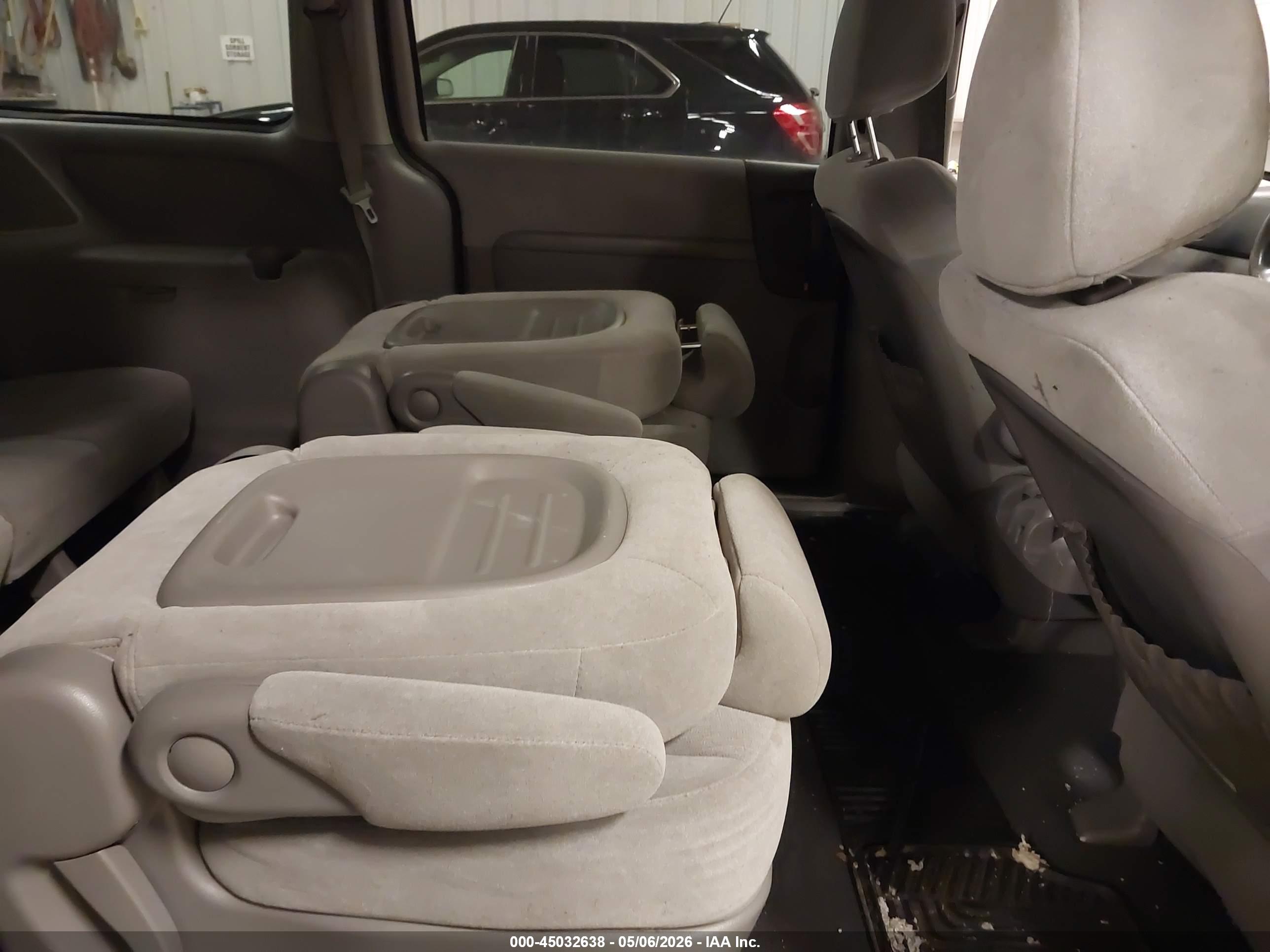 KIA SEDONA image 8