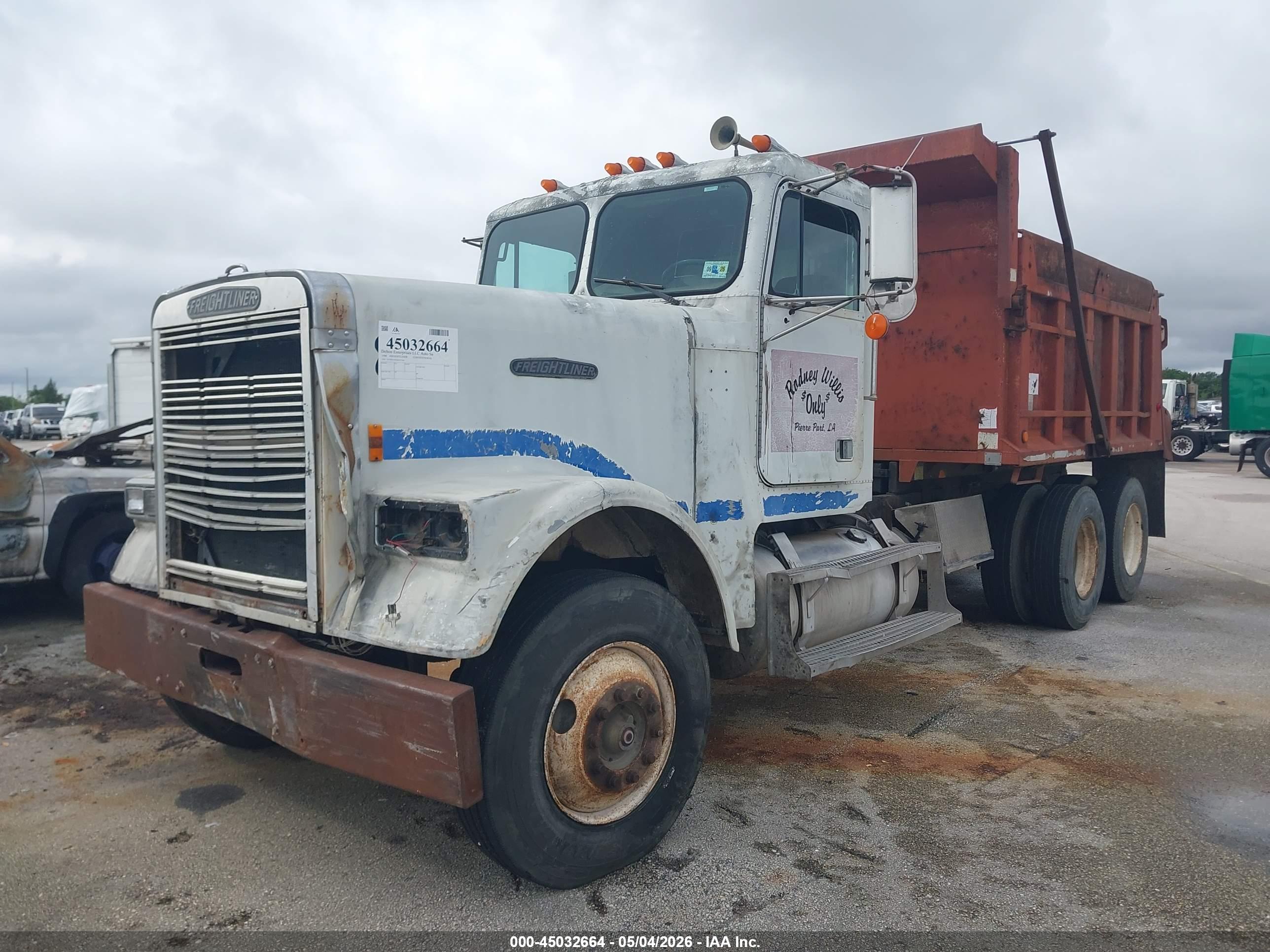 FREIGHTLINER CONVENTIONAL image 2