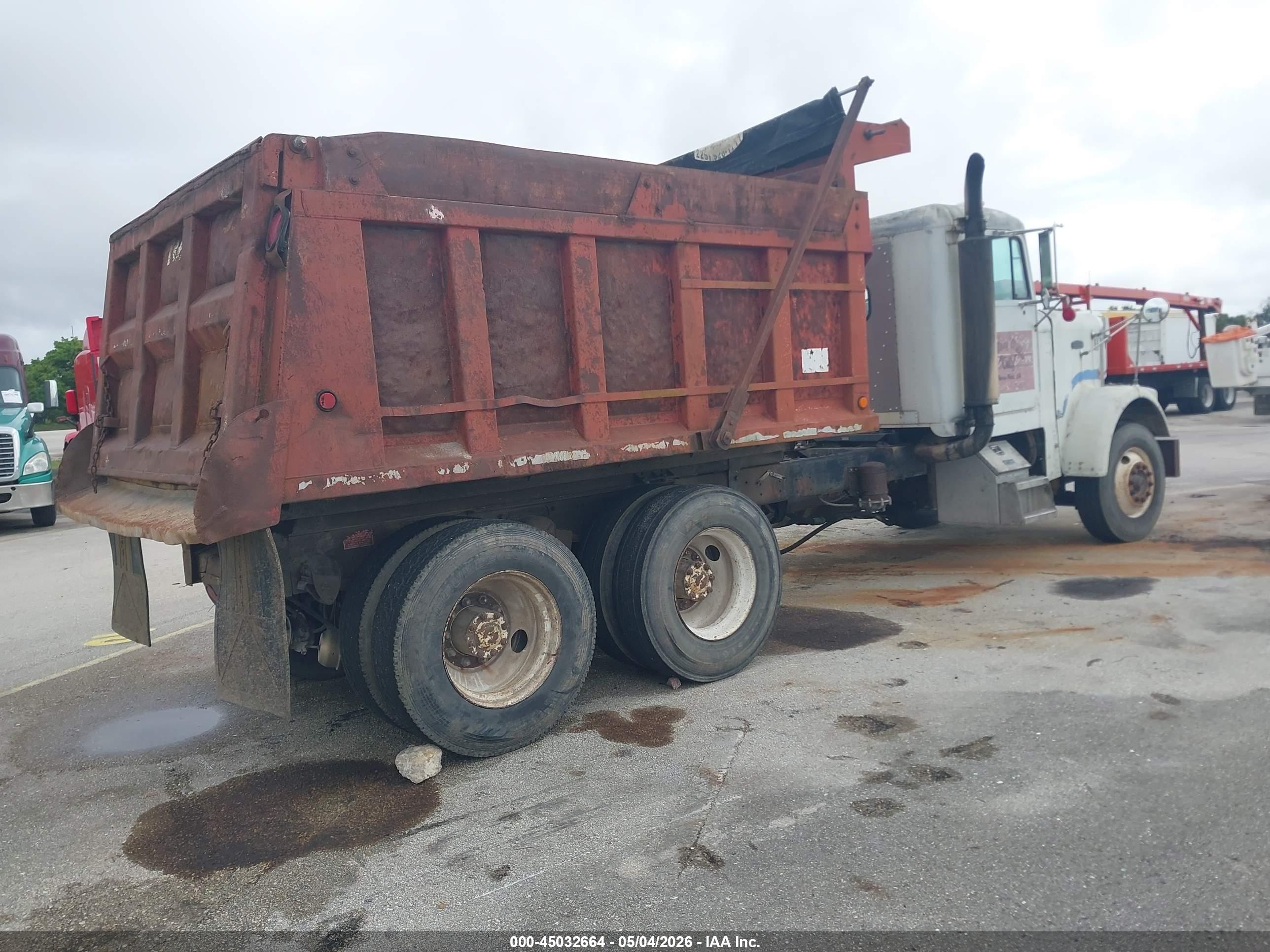 FREIGHTLINER CONVENTIONAL image 4