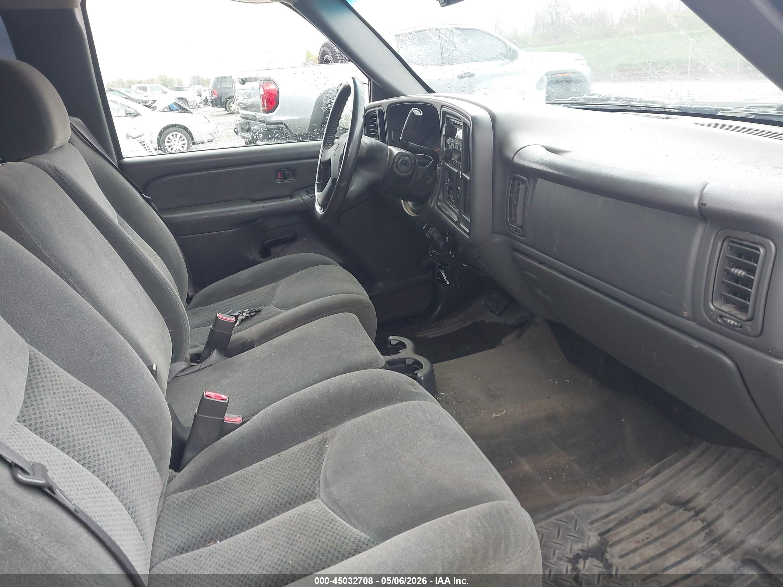 CHEVROLET SILVERADO image 5