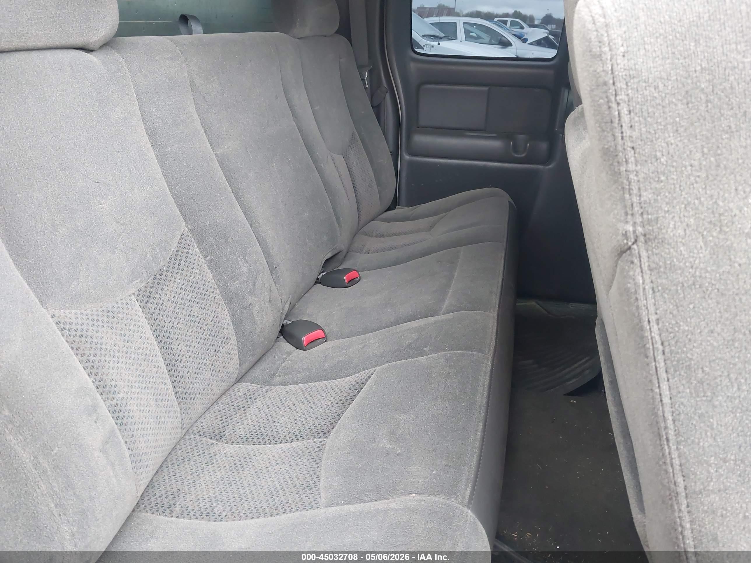 CHEVROLET SILVERADO image 8