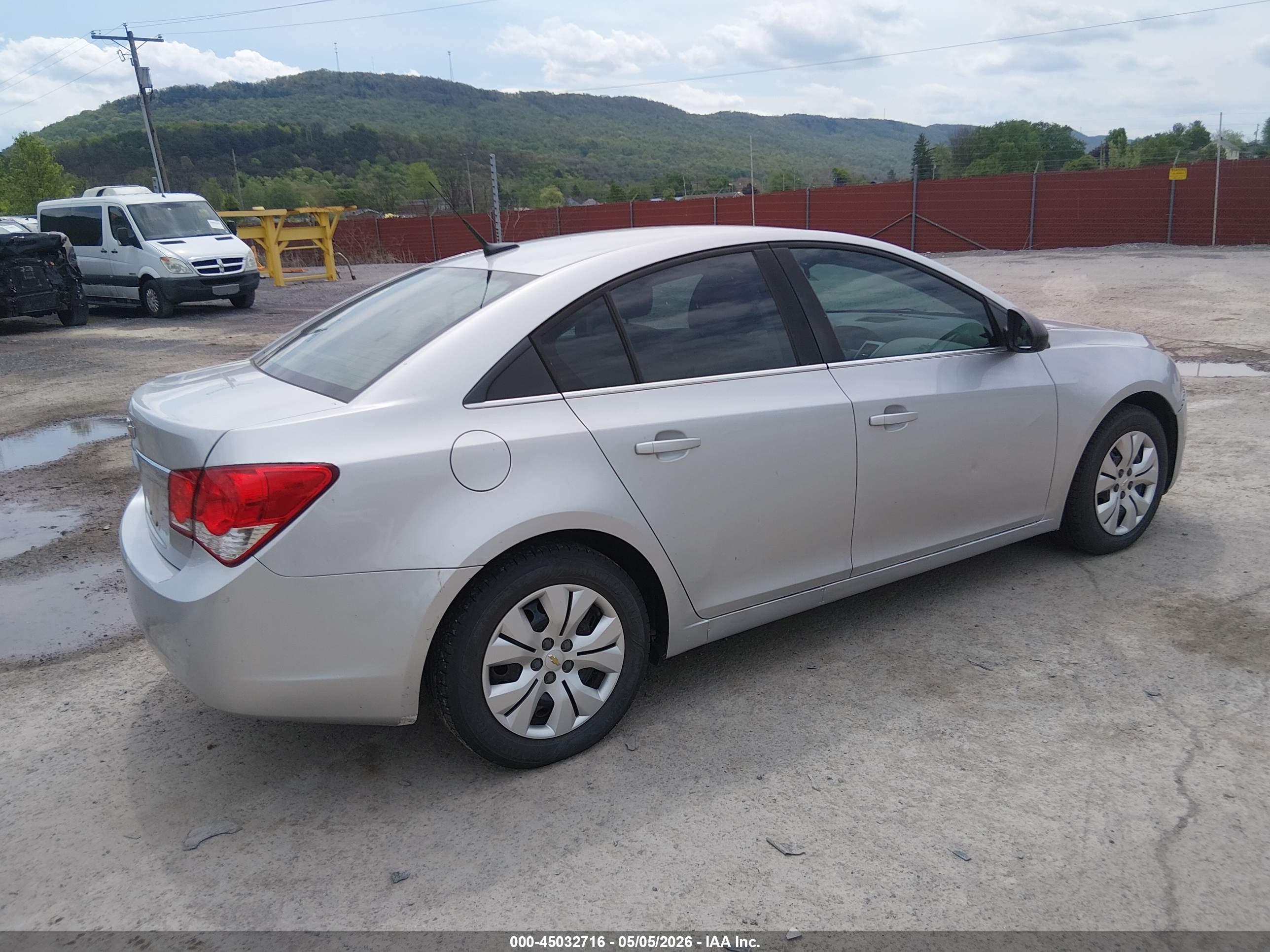 CHEVROLET CRUZE image 4