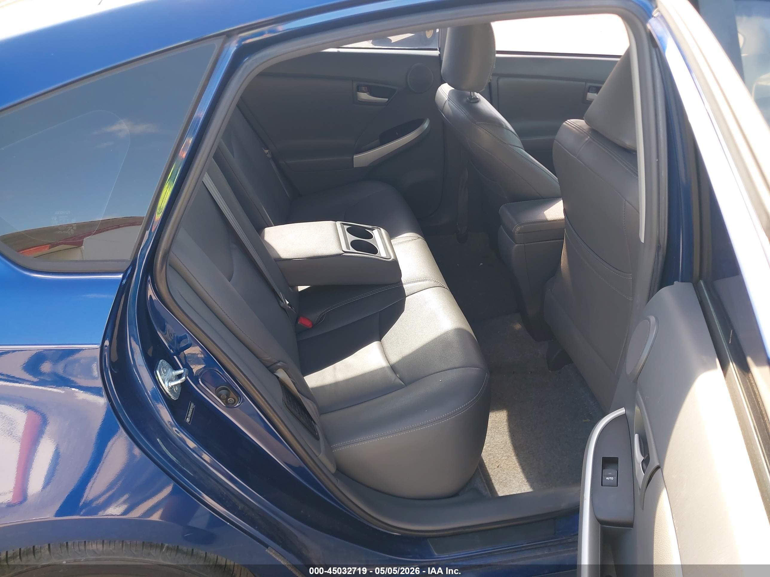 TOYOTA PRIUS image 8