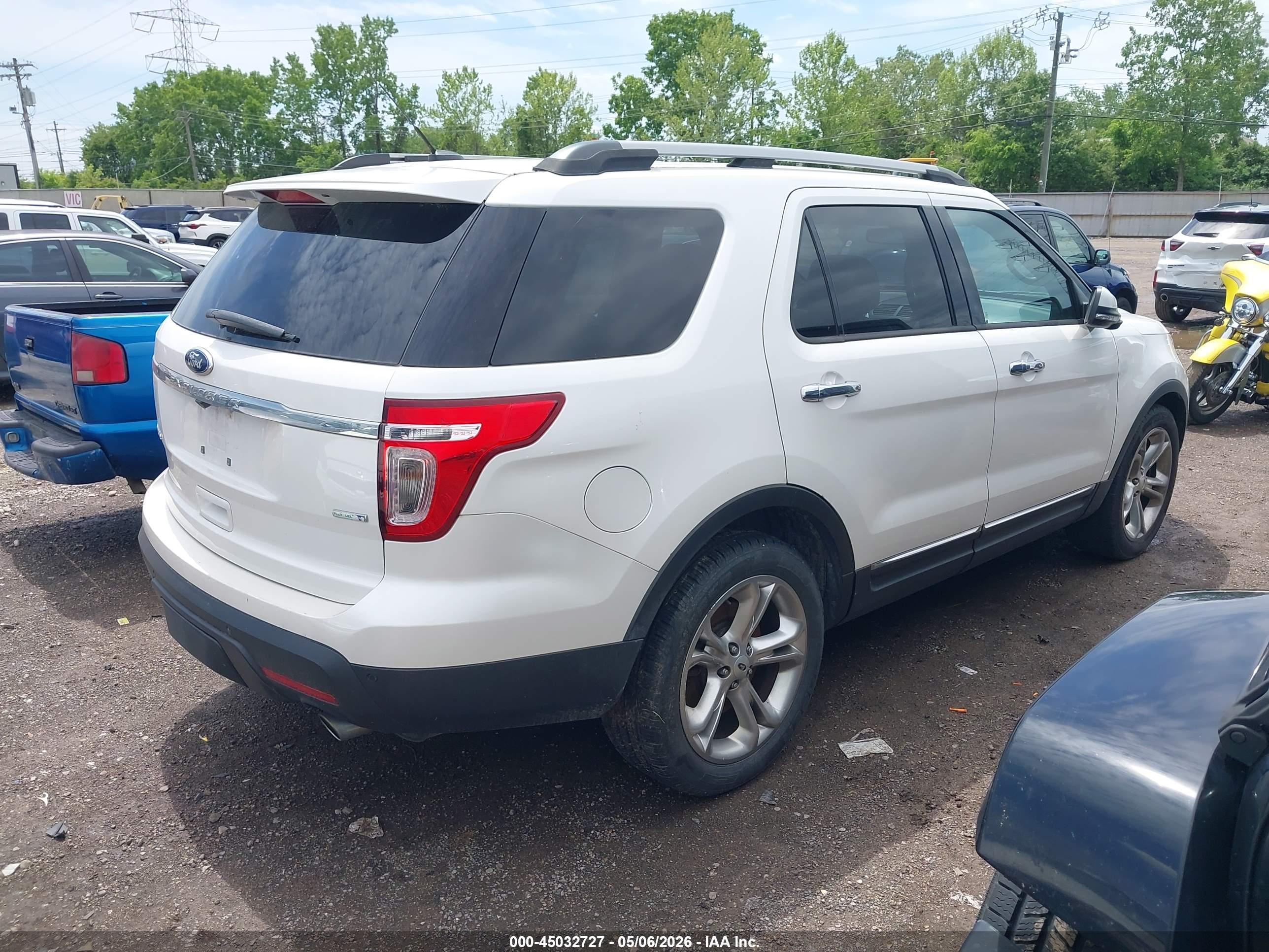 FORD EXPLORER image 4