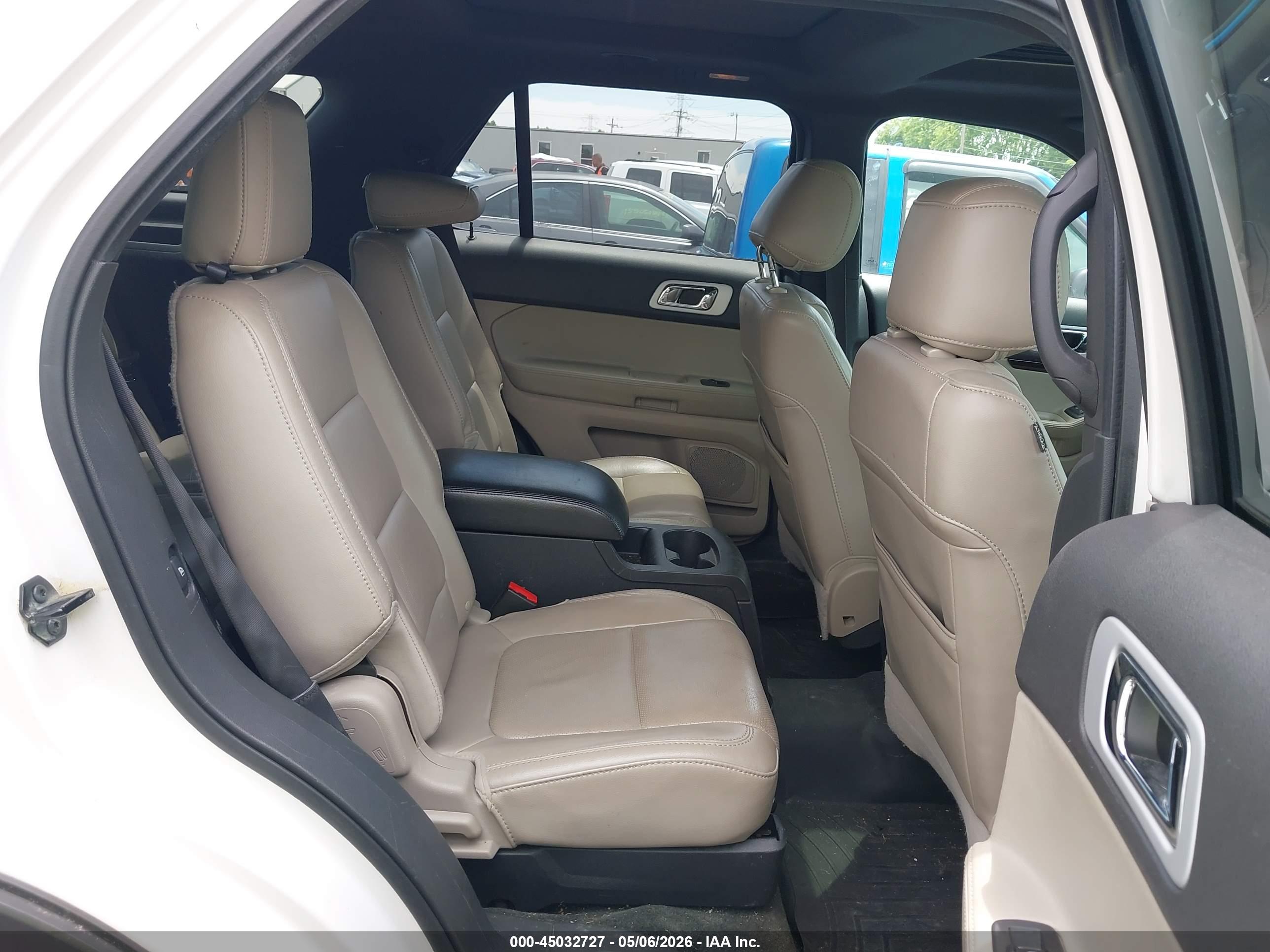 FORD EXPLORER image 8