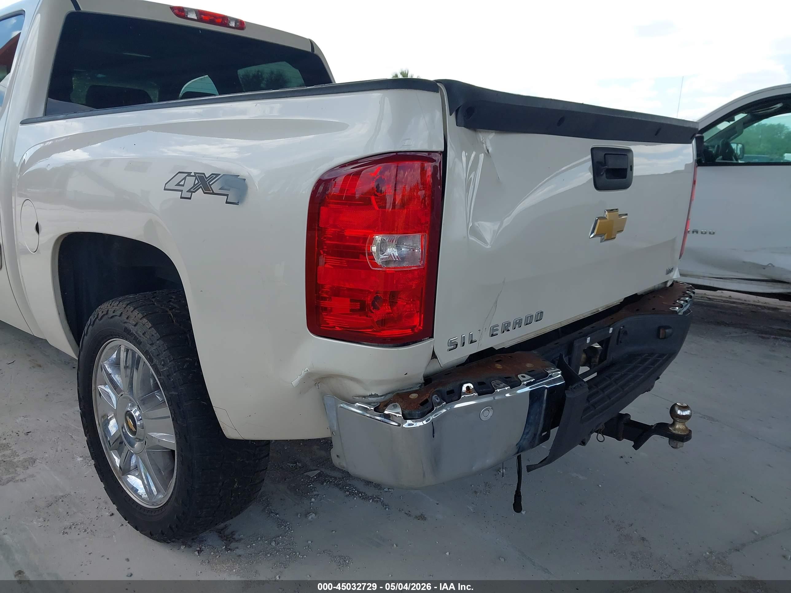 CHEVROLET SILVERADO image 6