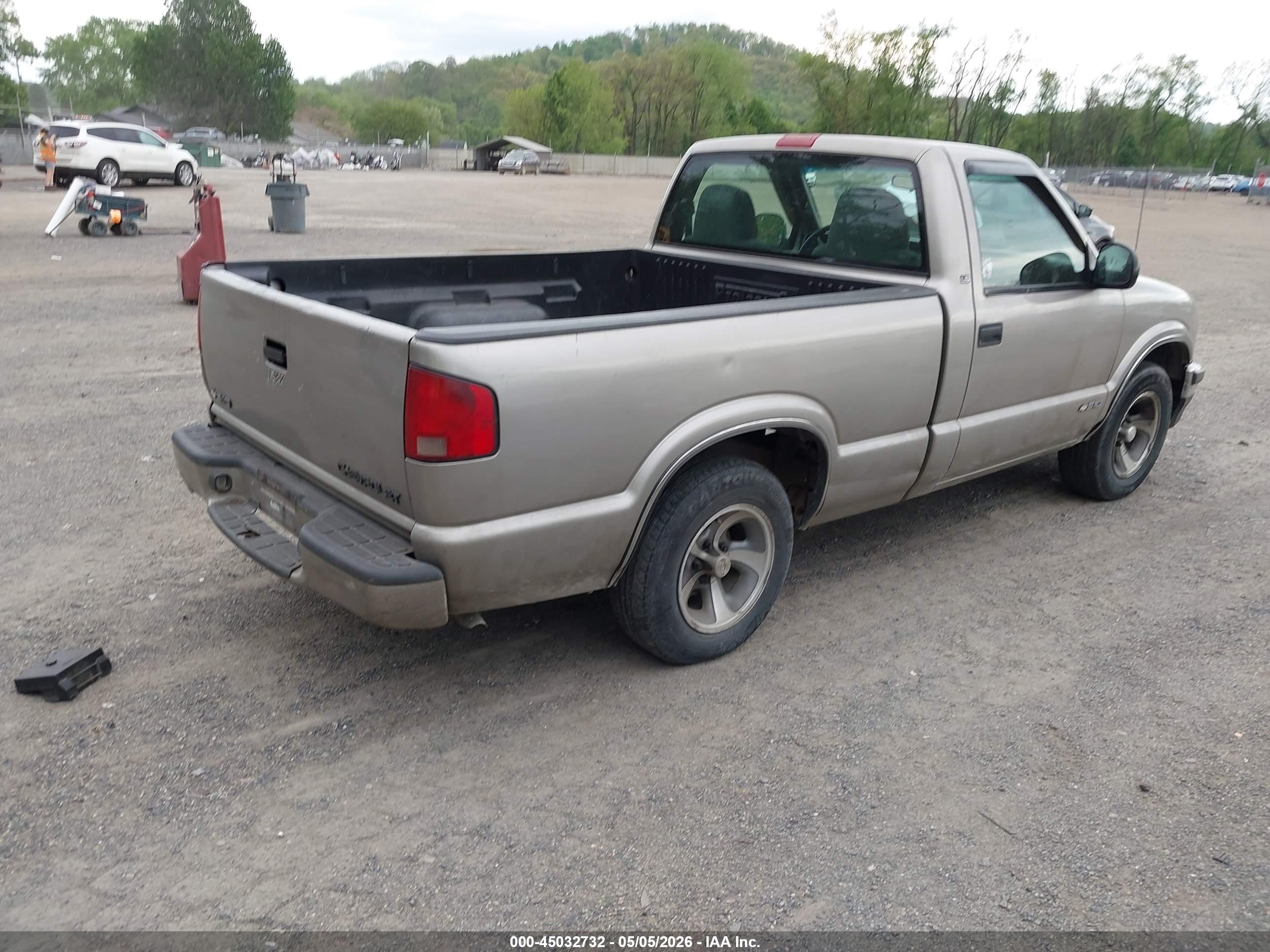 CHEVROLET S-10 image 4